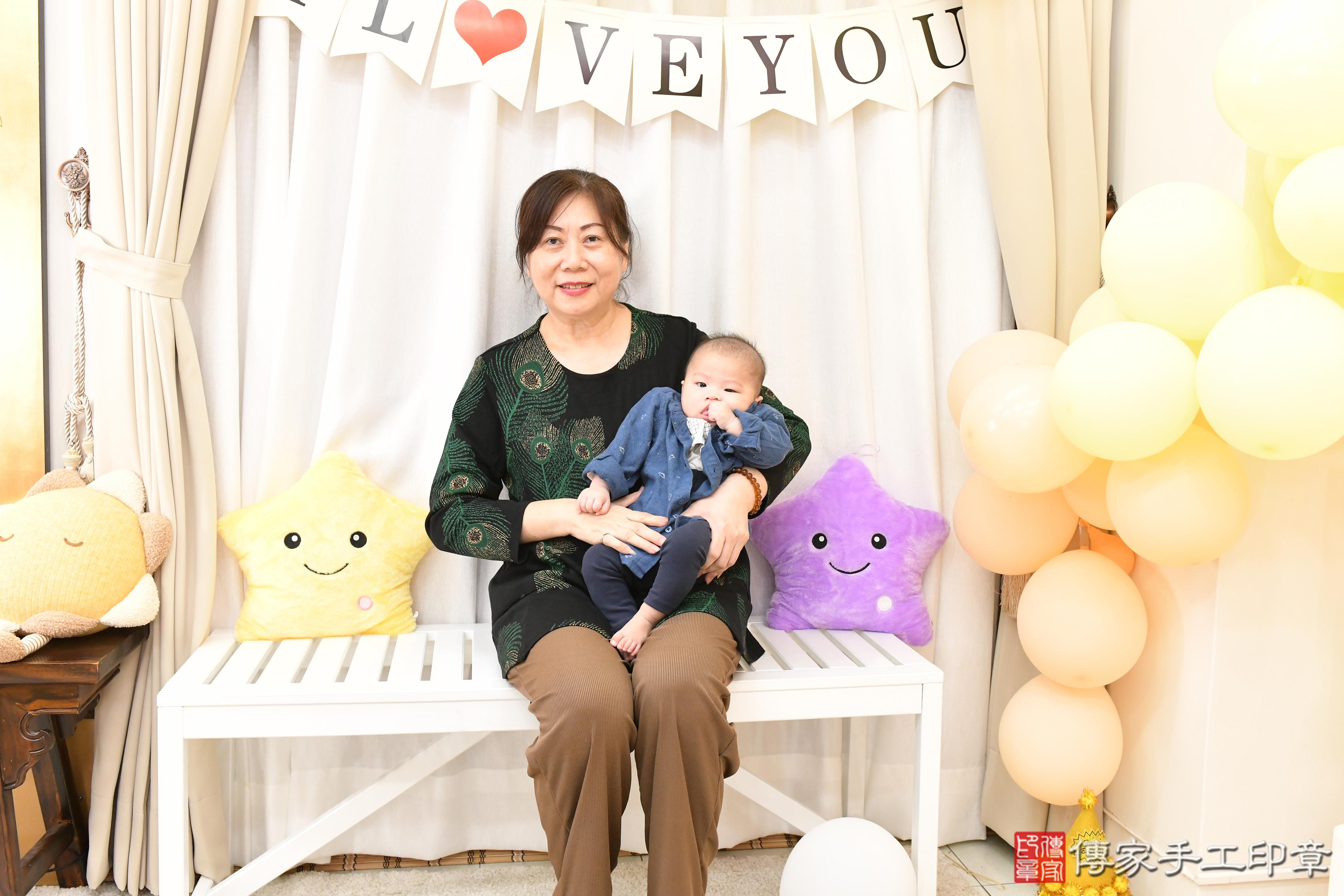 傳家手工印章高雄店、抓周、度脺、美式風會場、傳家嬰兒古禮、吉祥話、抓周道具物品24種、拍照。抓周證書。寶寶抓周、滿周歲、生日快樂、祝福