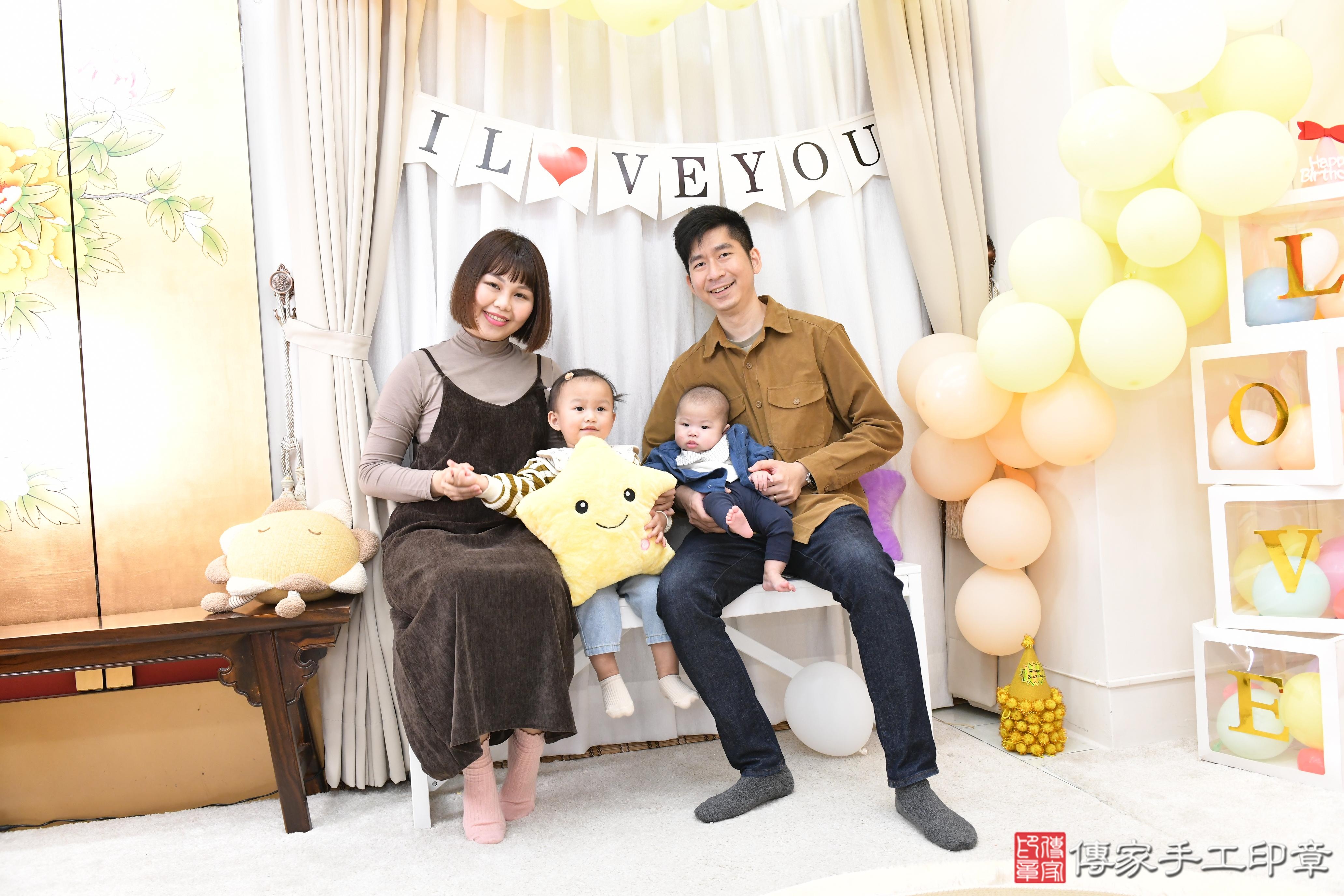 傳家手工印章高雄店、抓周、度脺、美式風會場、傳家嬰兒古禮、吉祥話、抓周道具物品24種、拍照。抓周證書。寶寶抓周、滿周歲、生日快樂、祝福