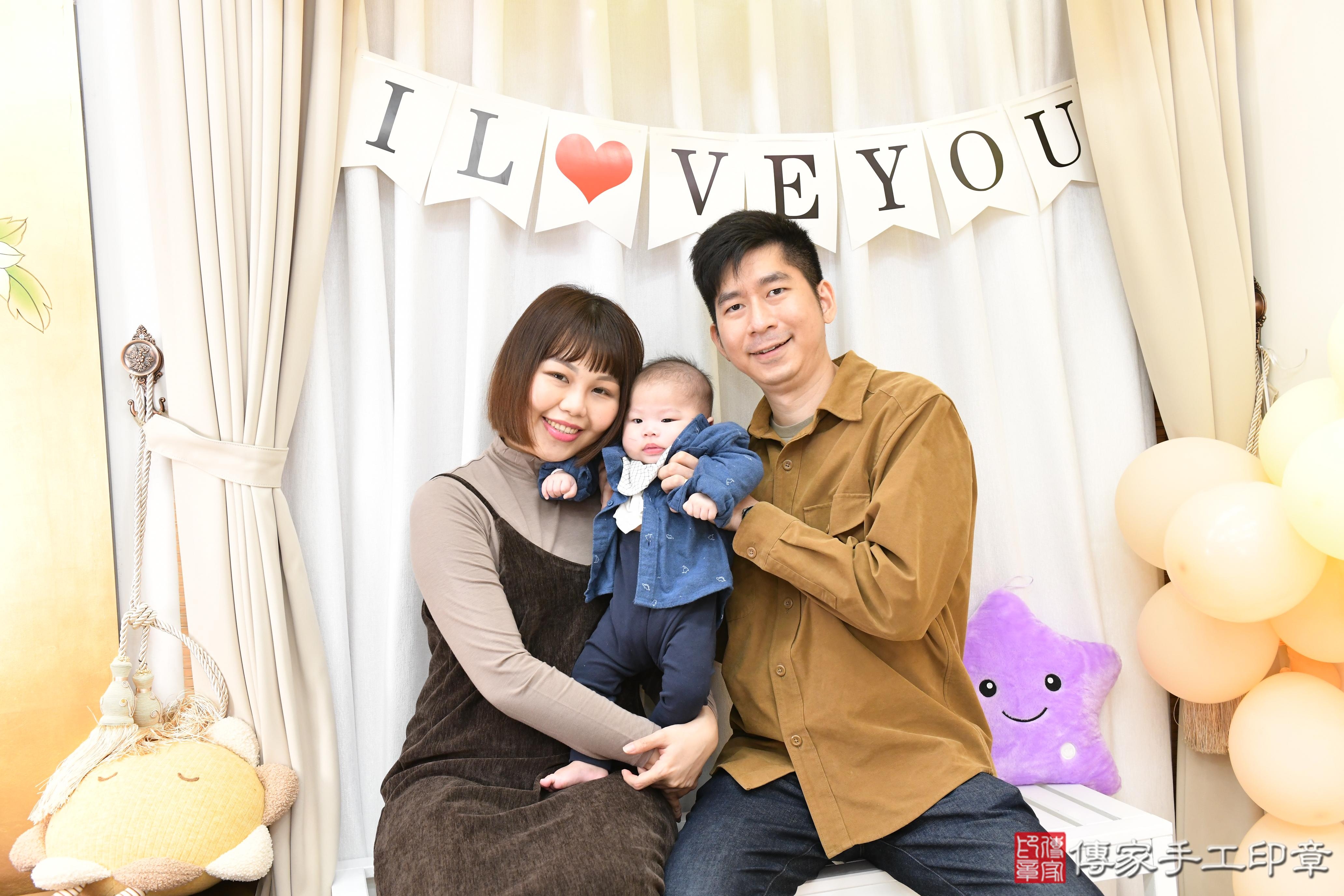 傳家手工印章高雄店、抓周、度脺、美式風會場、傳家嬰兒古禮、吉祥話、抓周道具物品24種、拍照。抓周證書。寶寶抓周、滿周歲、生日快樂、祝福