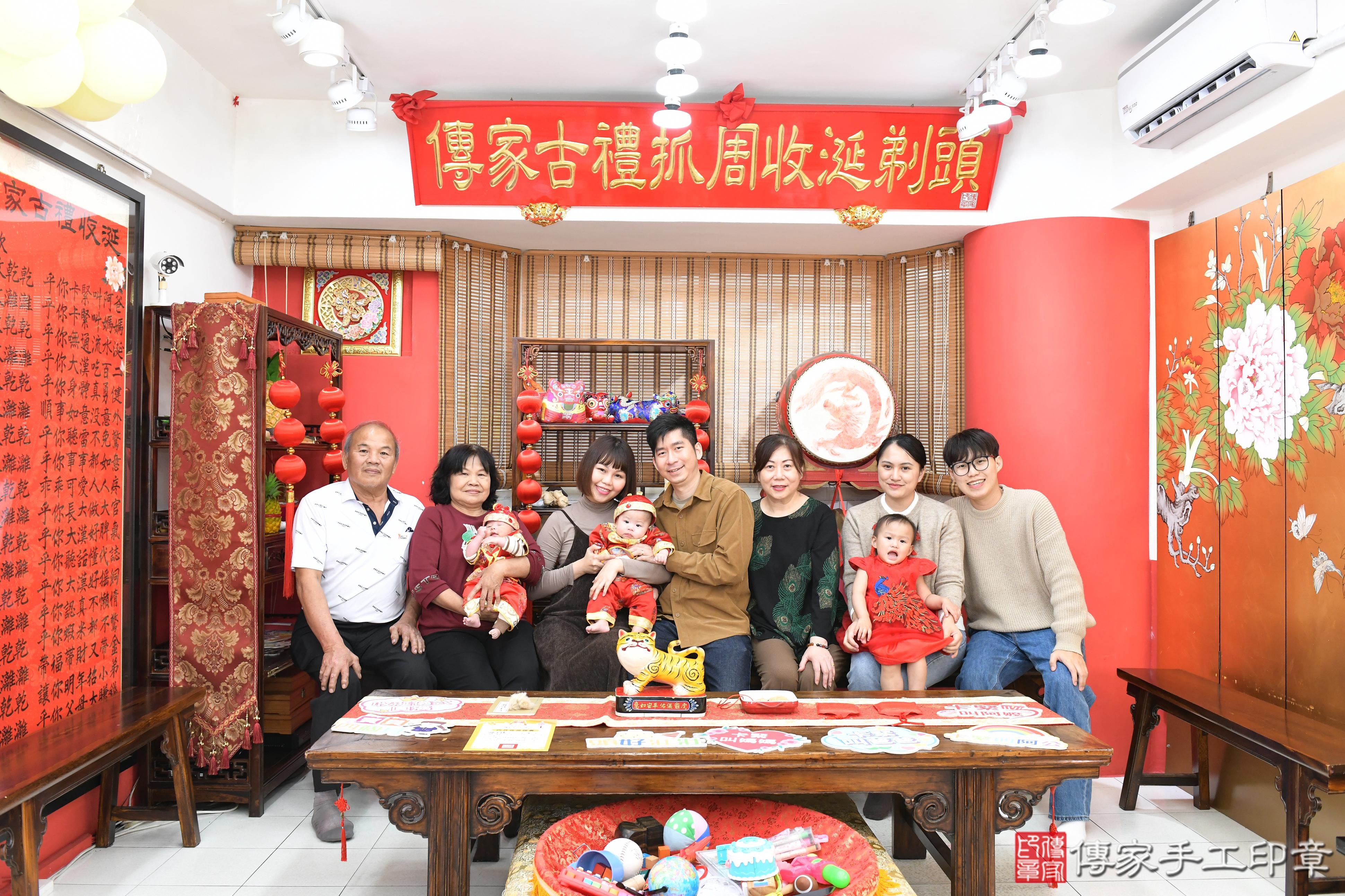 傳家手工印章高雄店、抓周、度脺、美式風會場、傳家嬰兒古禮、吉祥話、抓周道具物品24種、拍照。抓周證書。寶寶抓周、滿周歲、生日快樂、祝福