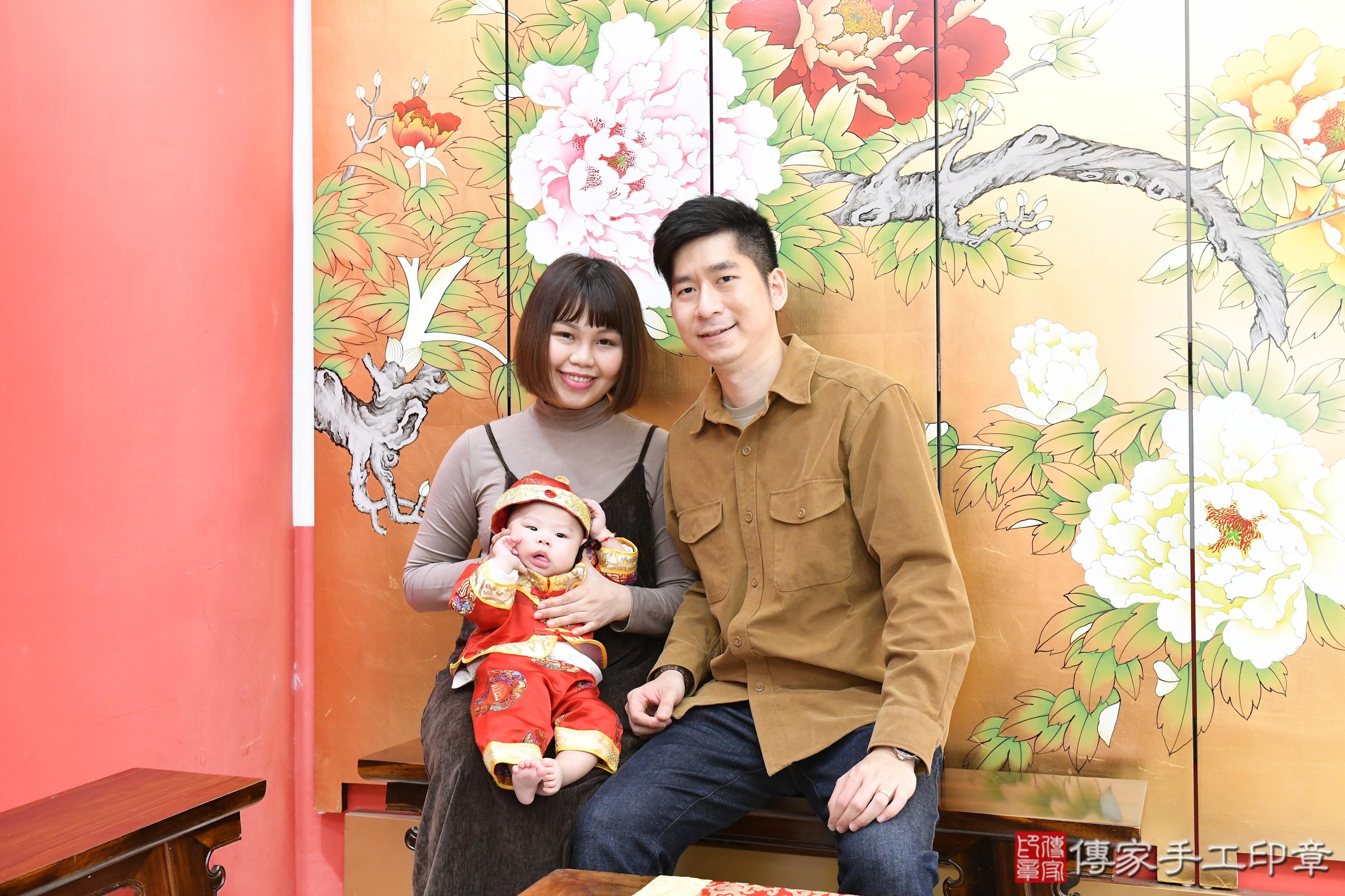 傳家手工印章高雄店、抓周、度脺、美式風會場、傳家嬰兒古禮、吉祥話、抓周道具物品24種、拍照。抓周證書。寶寶抓周、滿周歲、生日快樂、祝福