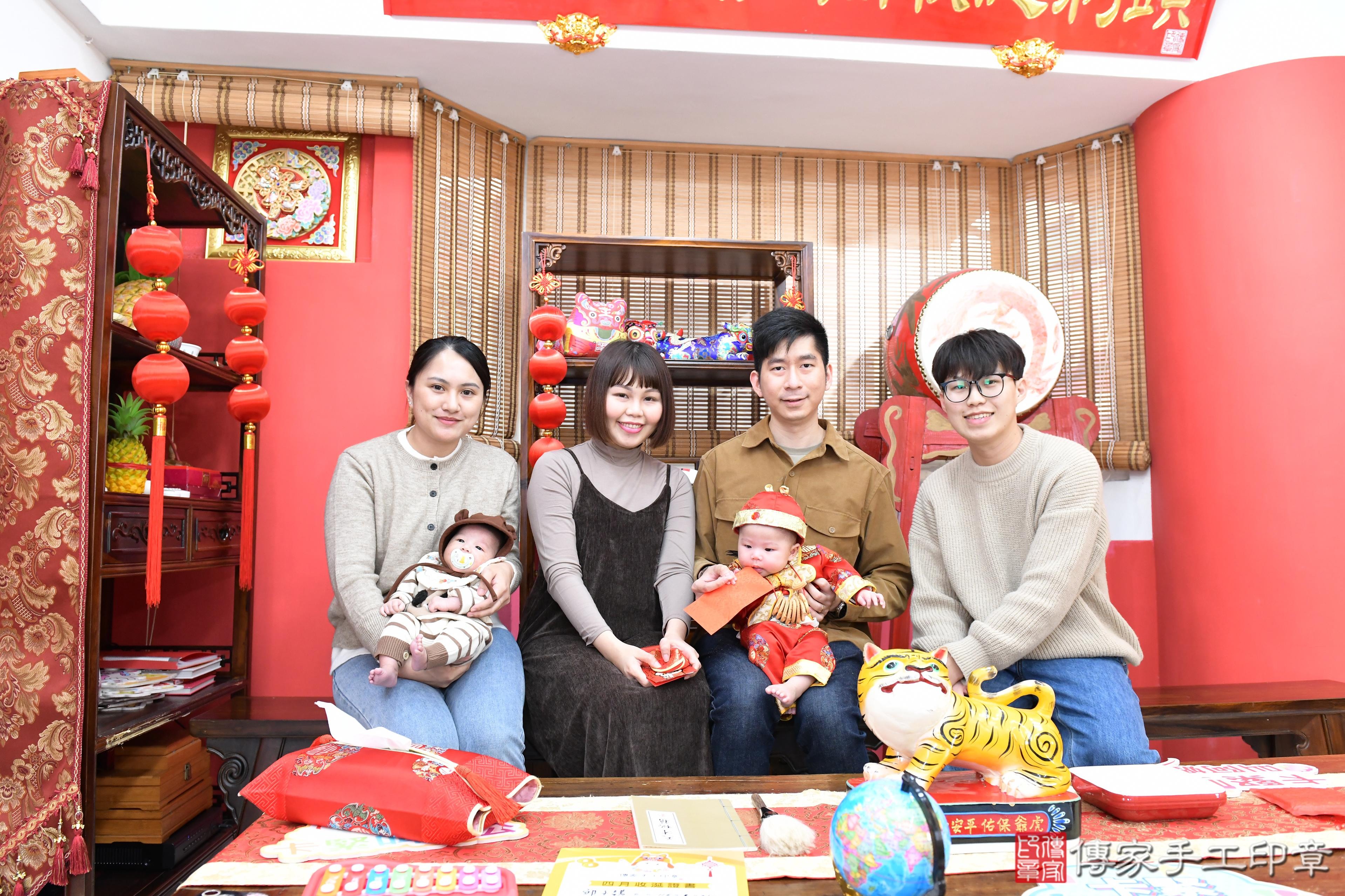 傳家手工印章高雄店、抓周、度脺、美式風會場、傳家嬰兒古禮、吉祥話、抓周道具物品24種、拍照。抓周證書。寶寶抓周、滿周歲、生日快樂、祝福