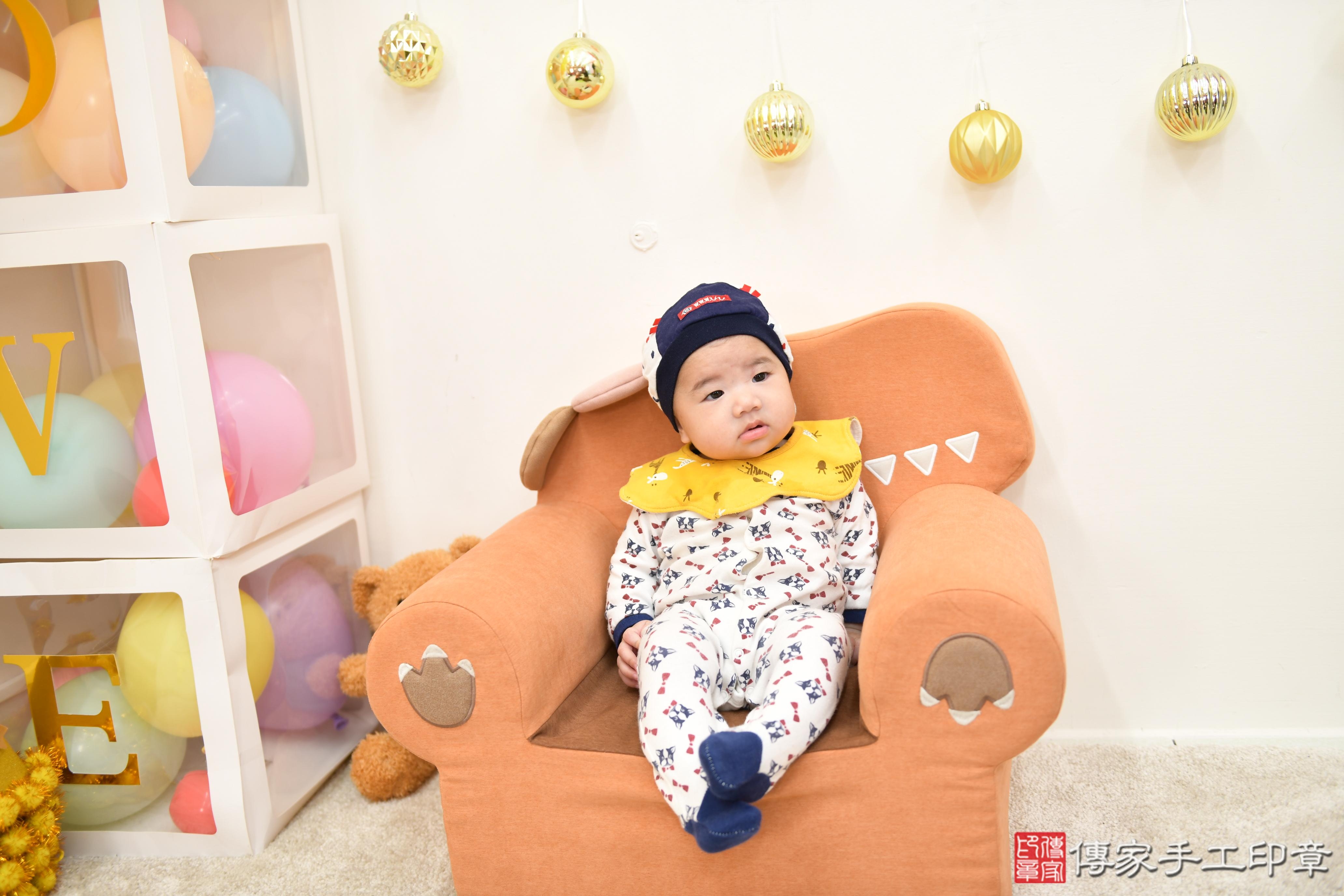 傳家手工印章高雄店、抓周、度脺、美式風會場、傳家嬰兒古禮、吉祥話、抓周道具物品24種、拍照。抓周證書。寶寶抓周、滿周歲、生日快樂、祝福