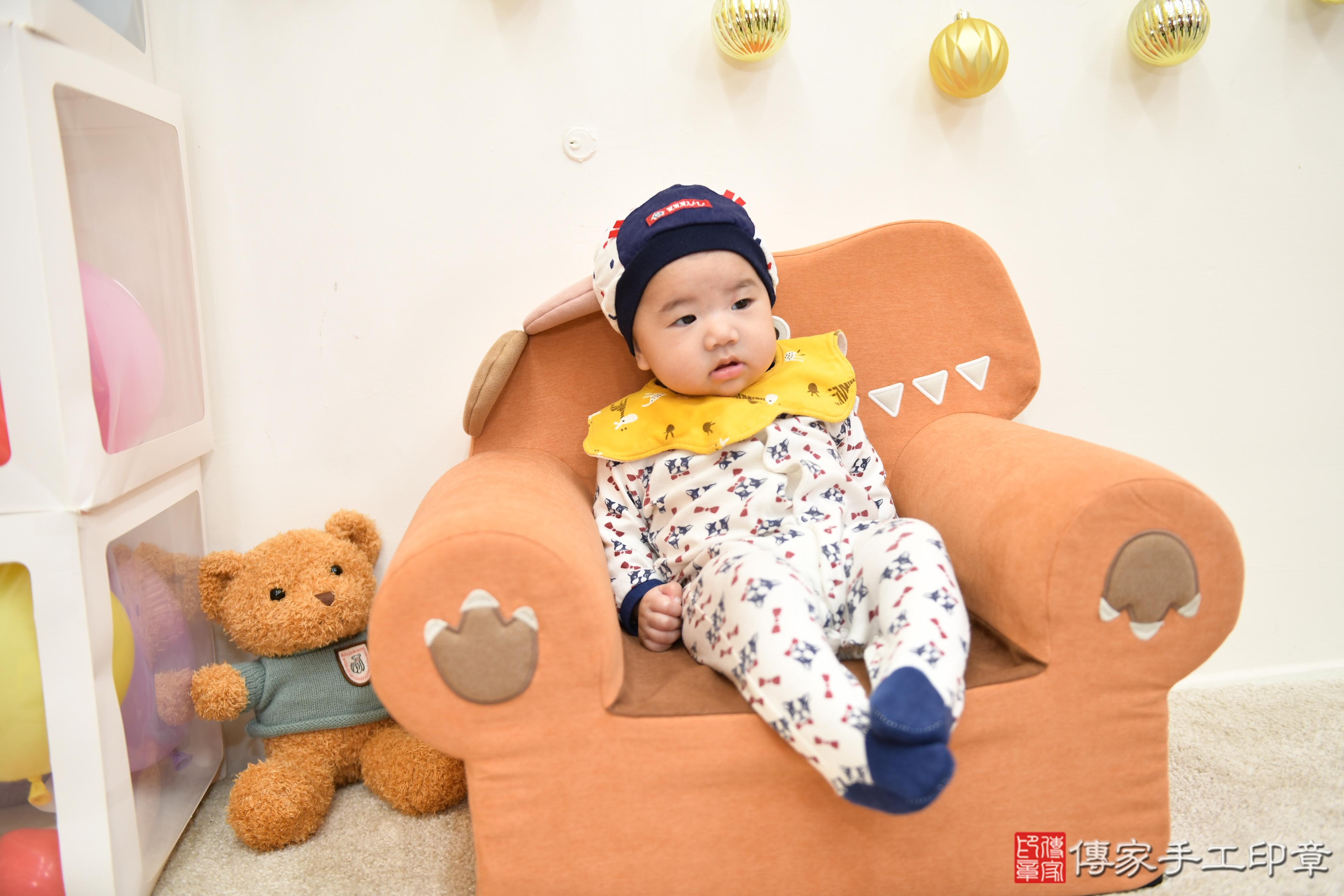 傳家手工印章高雄店、抓周、度脺、美式風會場、傳家嬰兒古禮、吉祥話、抓周道具物品24種、拍照。抓周證書。寶寶抓周、滿周歲、生日快樂、祝福