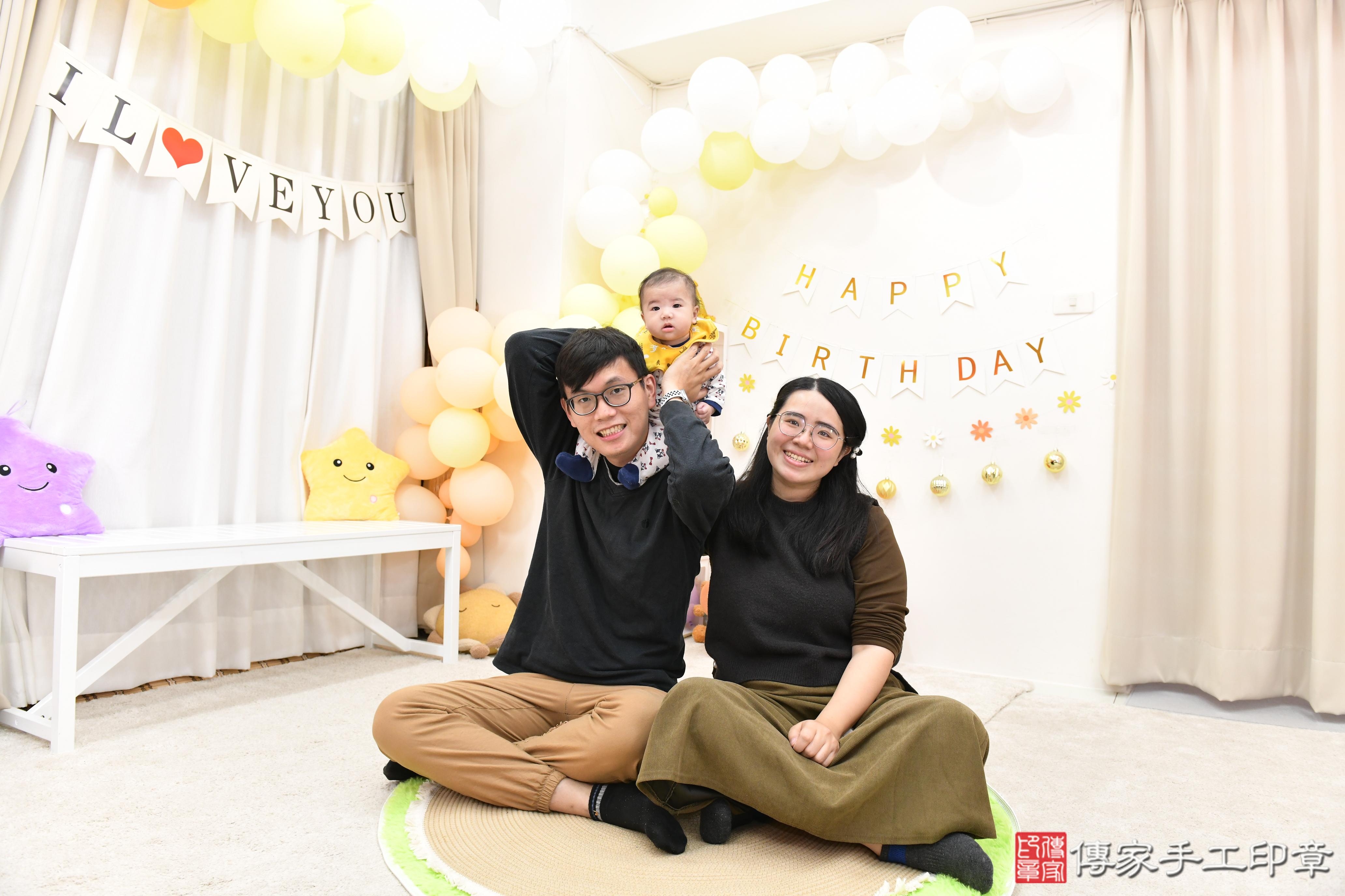 傳家手工印章高雄店、抓周、度脺、美式風會場、傳家嬰兒古禮、吉祥話、抓周道具物品24種、拍照。抓周證書。寶寶抓周、滿周歲、生日快樂、祝福