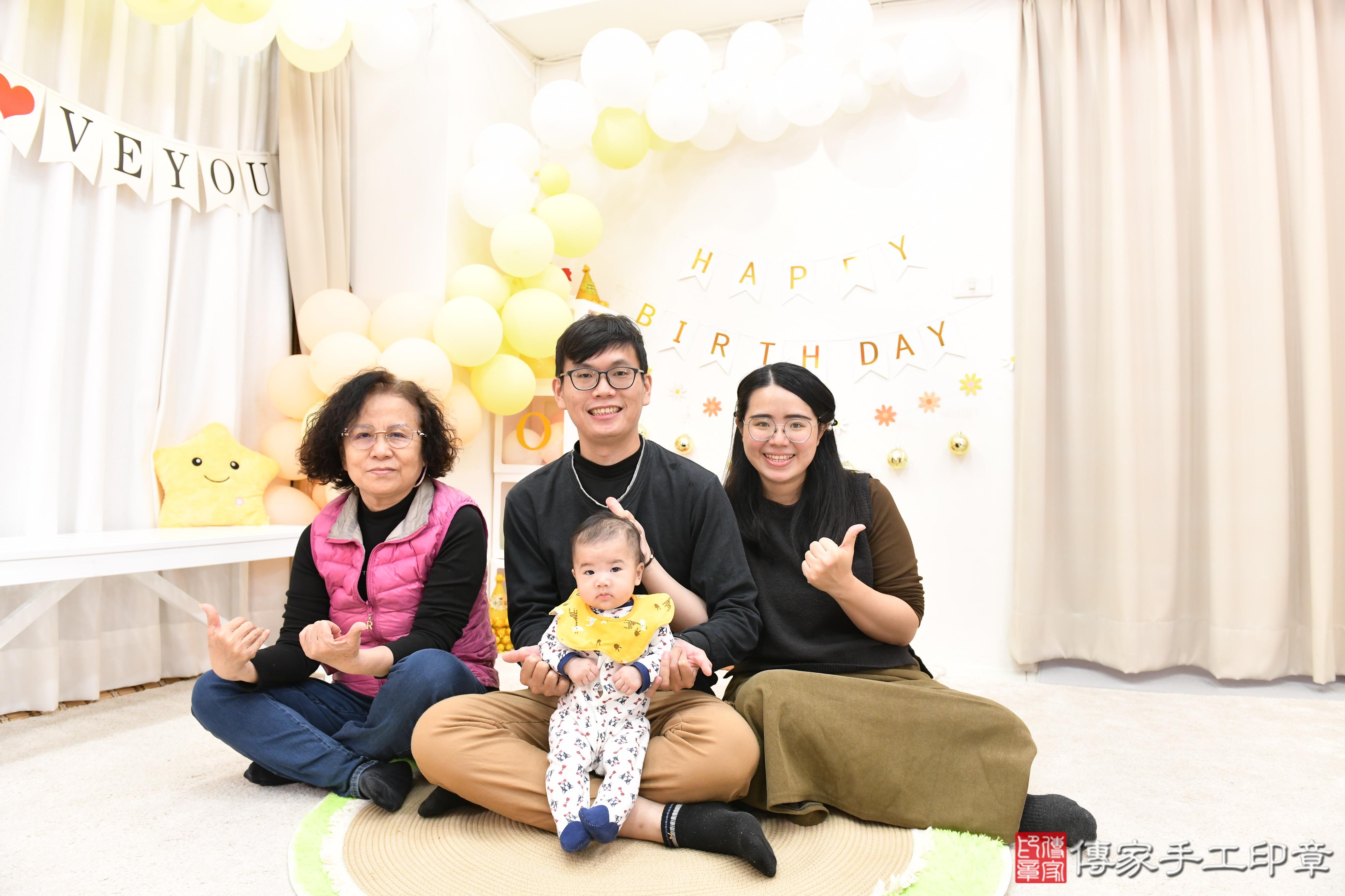 傳家手工印章高雄店、抓周、度脺、美式風會場、傳家嬰兒古禮、吉祥話、抓周道具物品24種、拍照。抓周證書。寶寶抓周、滿周歲、生日快樂、祝福