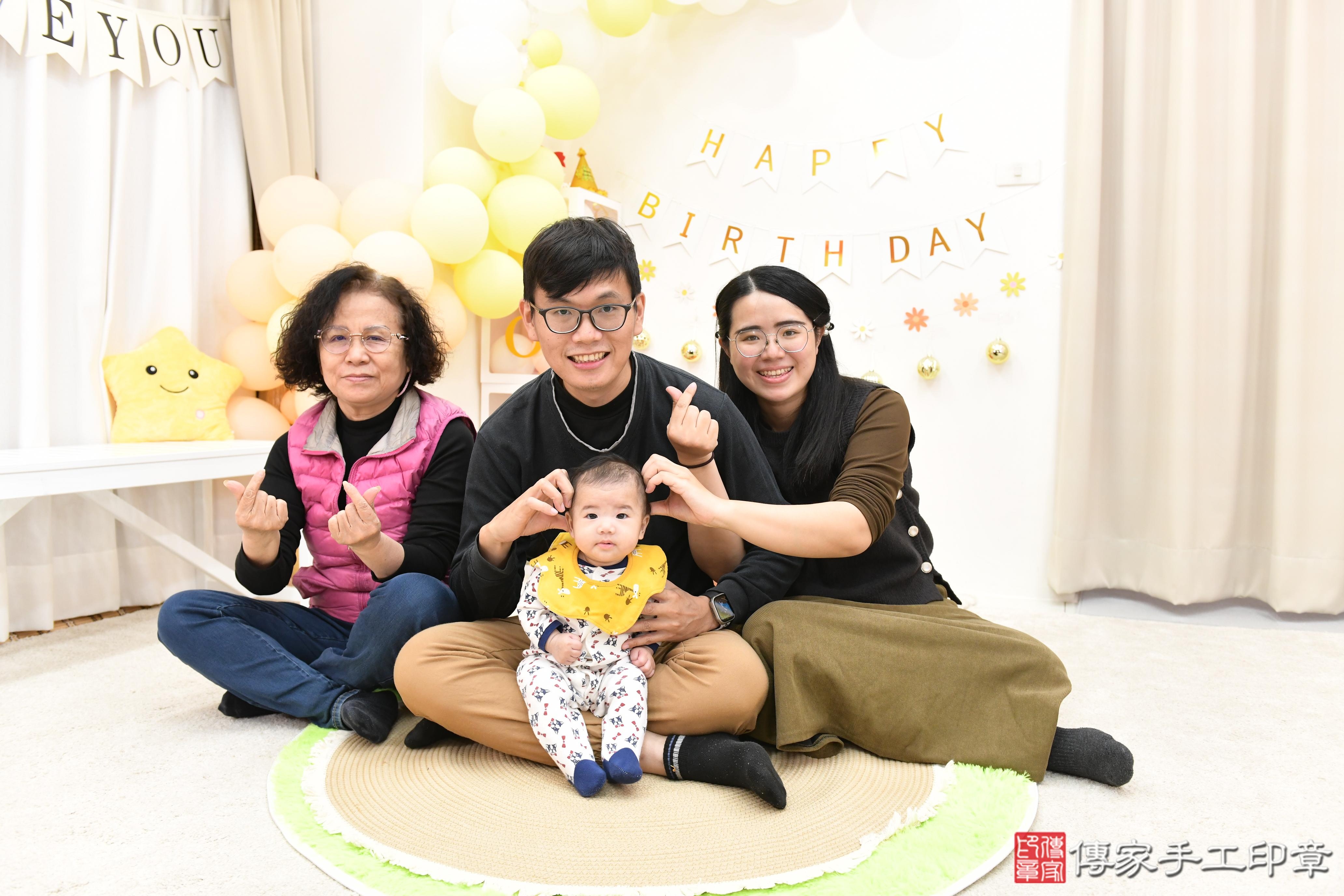 傳家手工印章高雄店、抓周、度脺、美式風會場、傳家嬰兒古禮、吉祥話、抓周道具物品24種、拍照。抓周證書。寶寶抓周、滿周歲、生日快樂、祝福