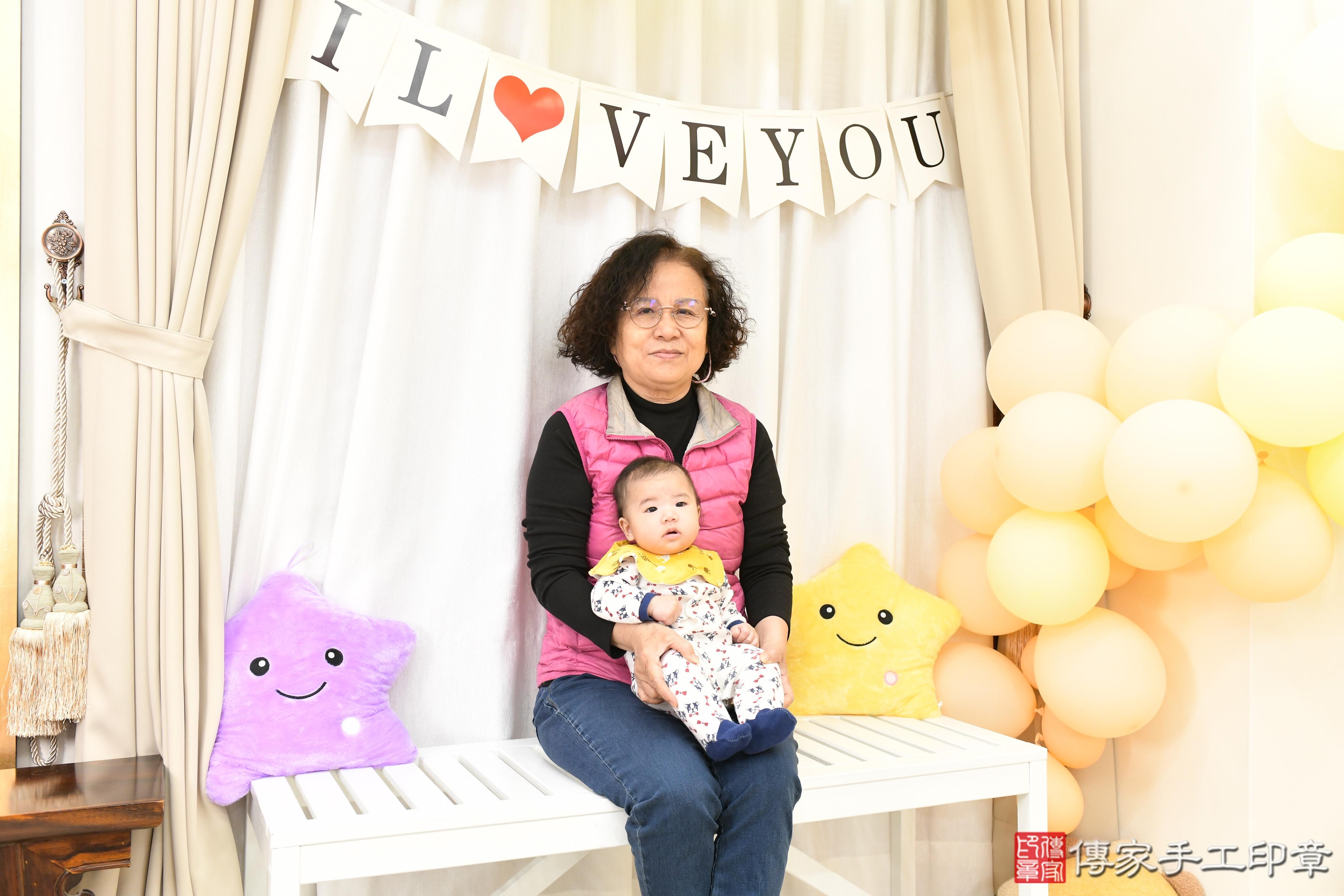 傳家手工印章高雄店、抓周、度脺、美式風會場、傳家嬰兒古禮、吉祥話、抓周道具物品24種、拍照。抓周證書。寶寶抓周、滿周歲、生日快樂、祝福