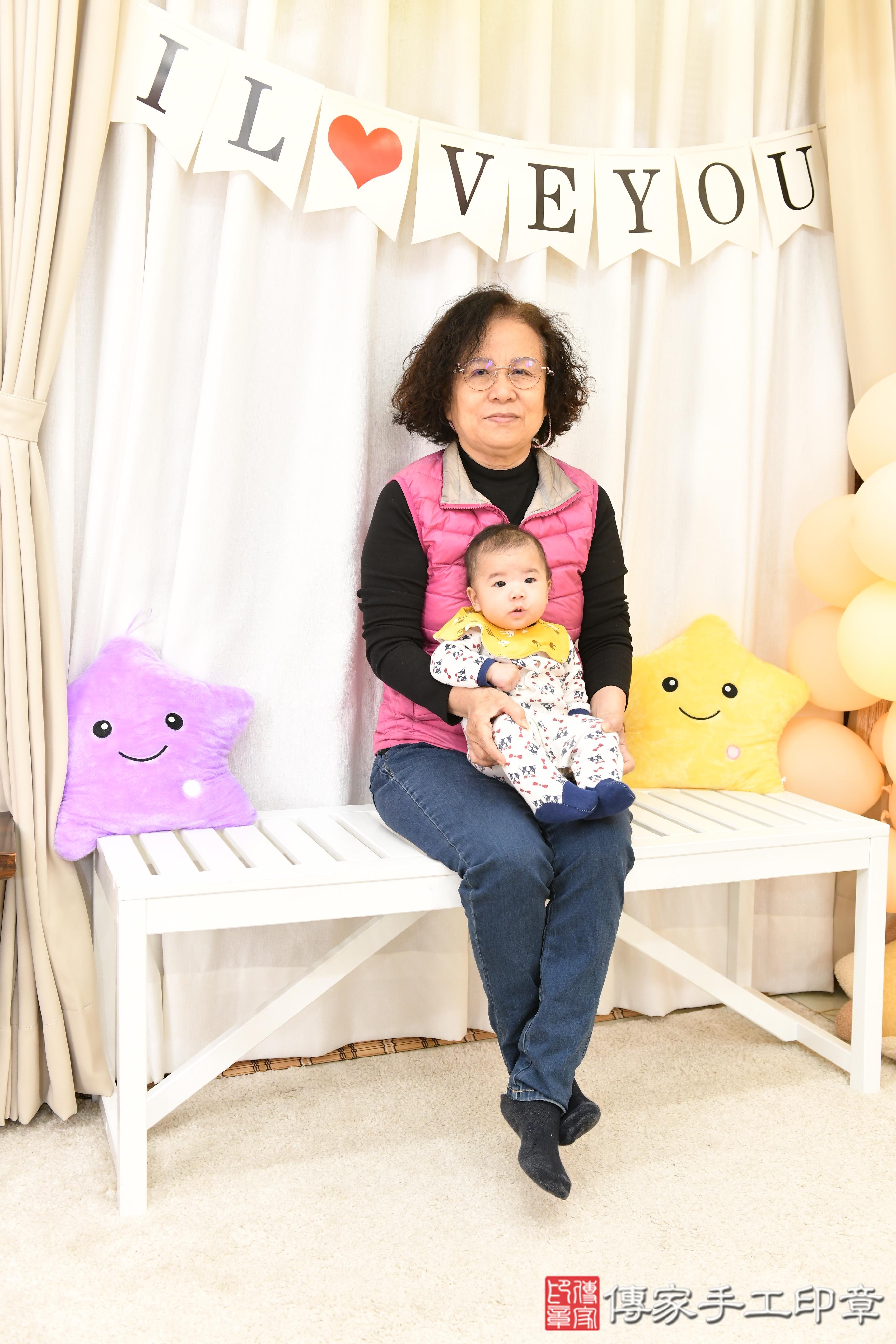 傳家手工印章高雄店、抓周、度脺、美式風會場、傳家嬰兒古禮、吉祥話、抓周道具物品24種、拍照。抓周證書。寶寶抓周、滿周歲、生日快樂、祝福