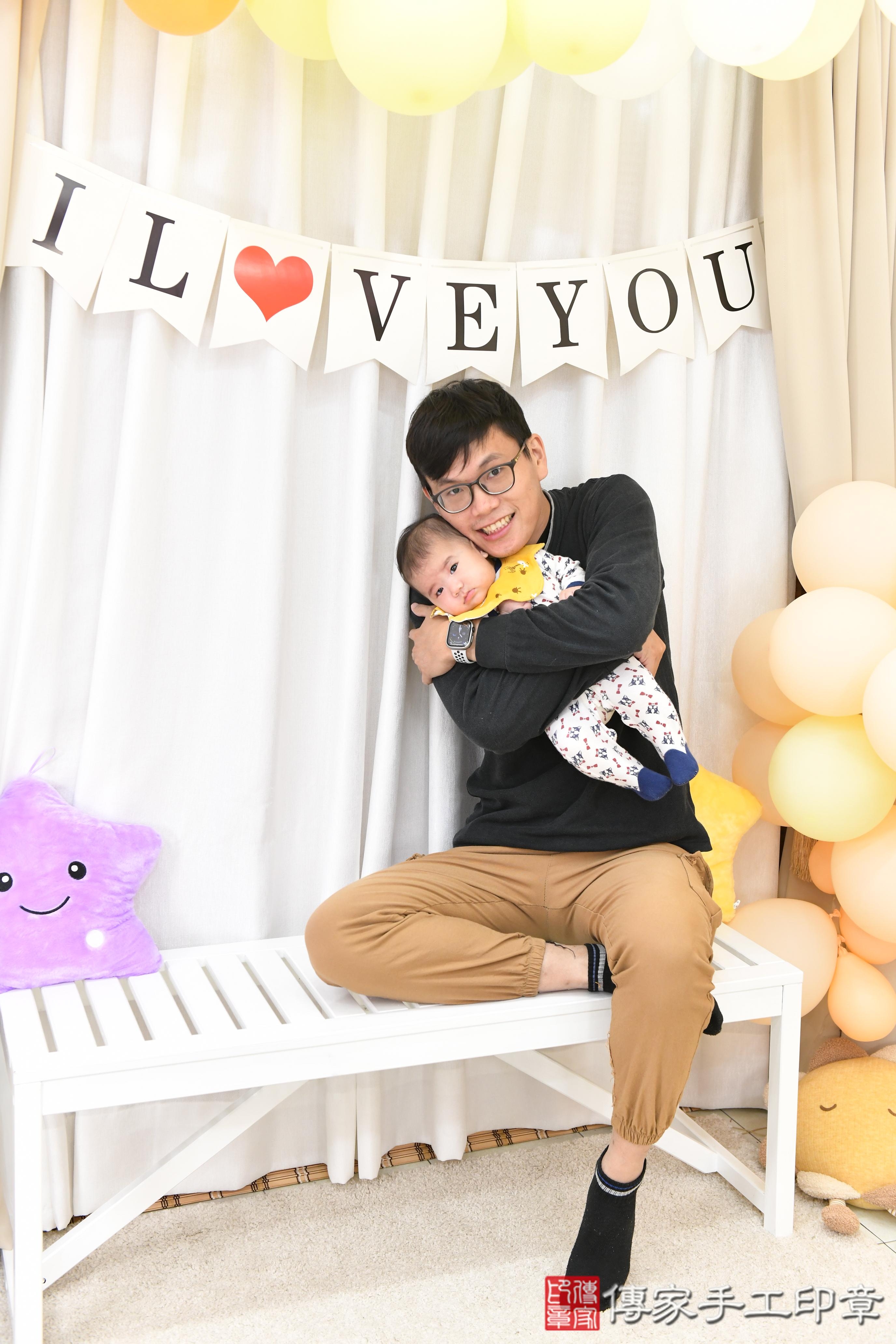 傳家手工印章高雄店、抓周、度脺、美式風會場、傳家嬰兒古禮、吉祥話、抓周道具物品24種、拍照。抓周證書。寶寶抓周、滿周歲、生日快樂、祝福