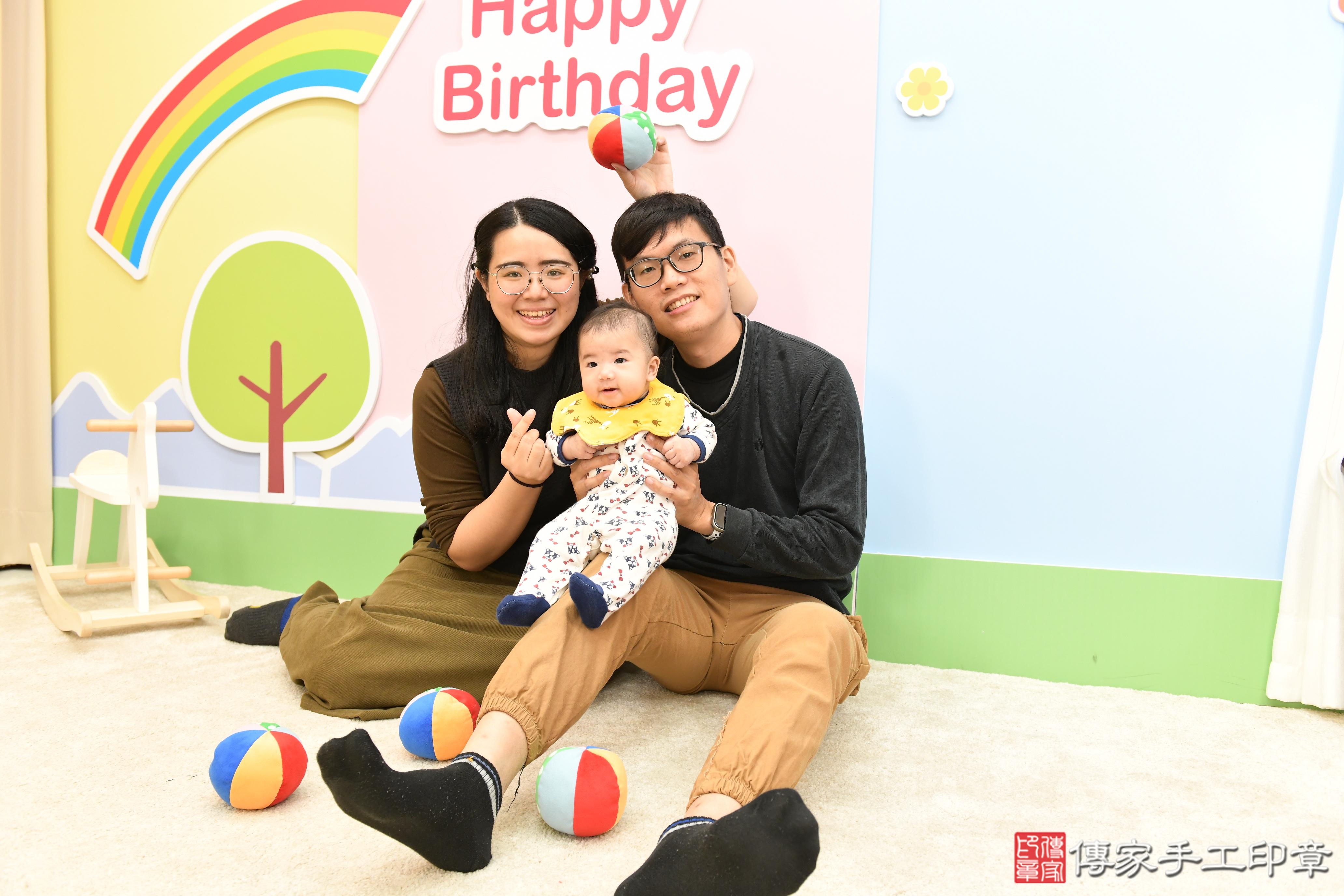 傳家手工印章高雄店、抓周、度脺、美式風會場、傳家嬰兒古禮、吉祥話、抓周道具物品24種、拍照。抓周證書。寶寶抓周、滿周歲、生日快樂、祝福