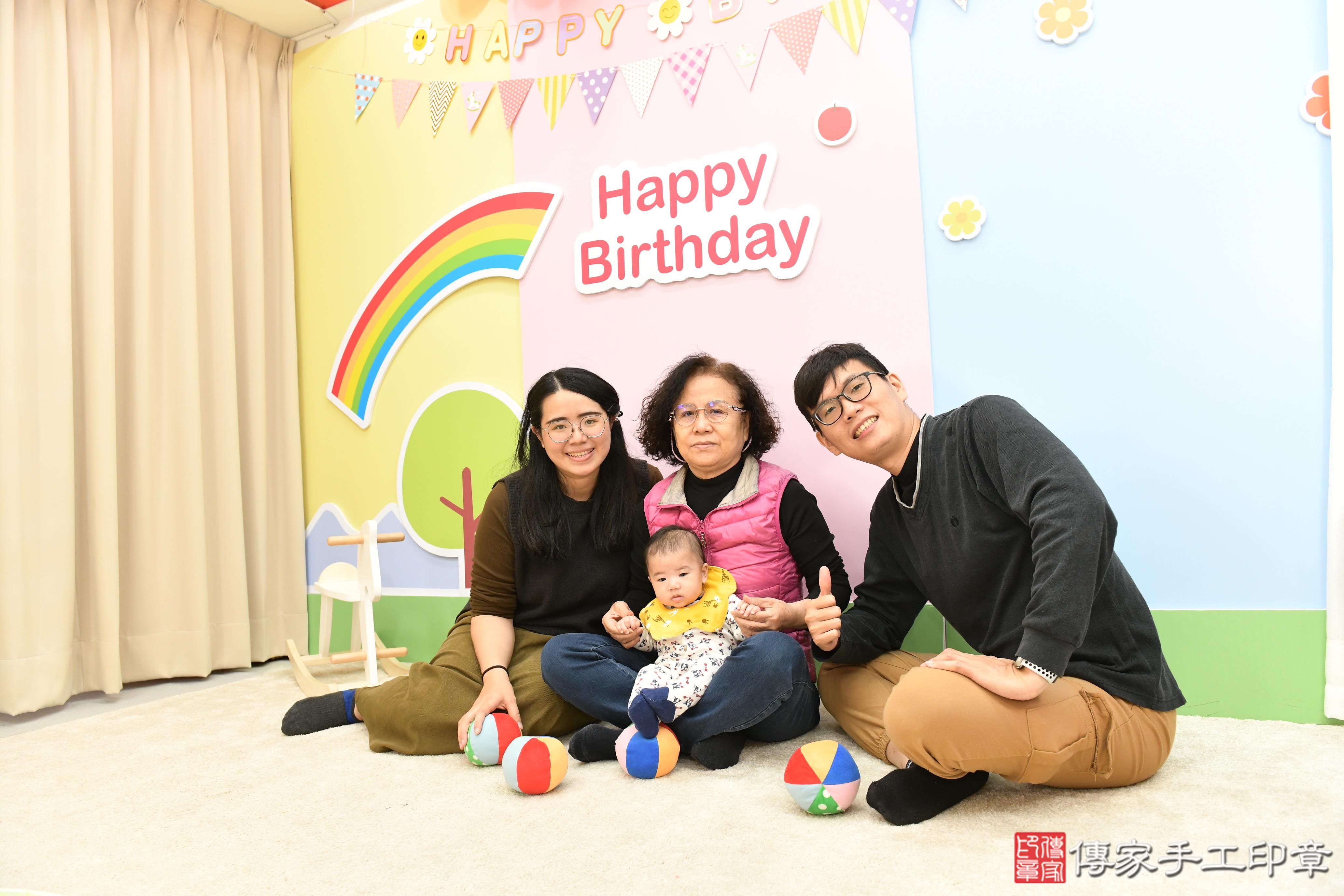 傳家手工印章高雄店、抓周、度脺、美式風會場、傳家嬰兒古禮、吉祥話、抓周道具物品24種、拍照。抓周證書。寶寶抓周、滿周歲、生日快樂、祝福