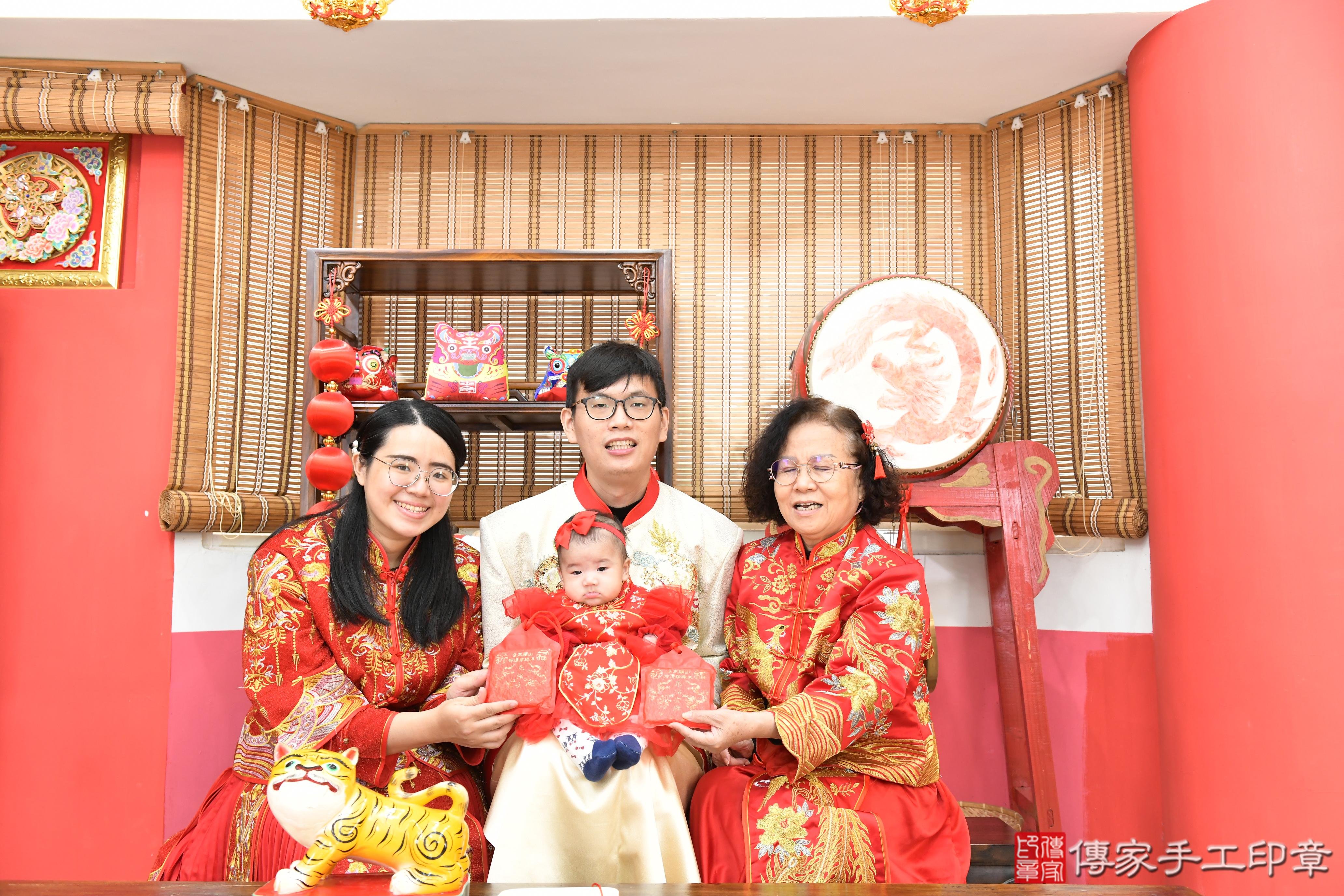 傳家手工印章高雄店、抓周、度脺、美式風會場、傳家嬰兒古禮、吉祥話、抓周道具物品24種、拍照。抓周證書。寶寶抓周、滿周歲、生日快樂、祝福