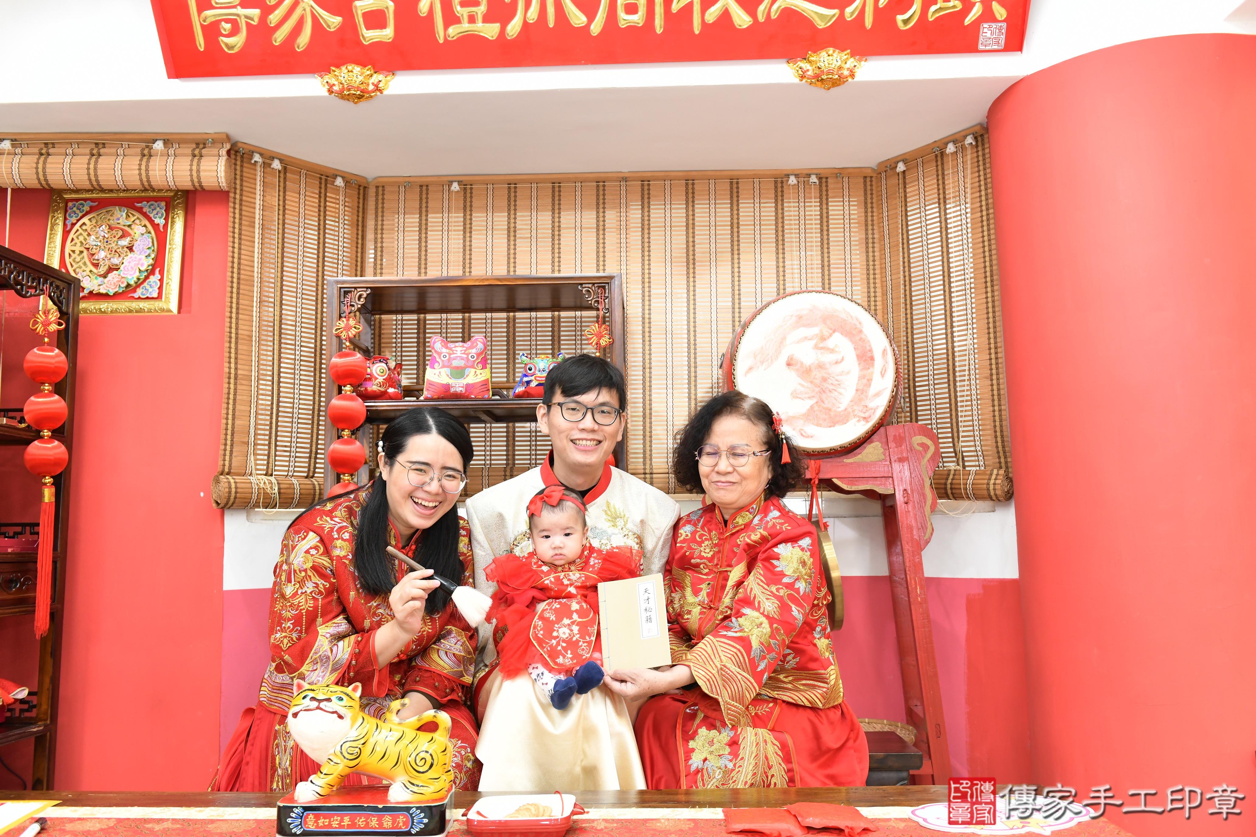 傳家手工印章高雄店、抓周、度脺、美式風會場、傳家嬰兒古禮、吉祥話、抓周道具物品24種、拍照。抓周證書。寶寶抓周、滿周歲、生日快樂、祝福