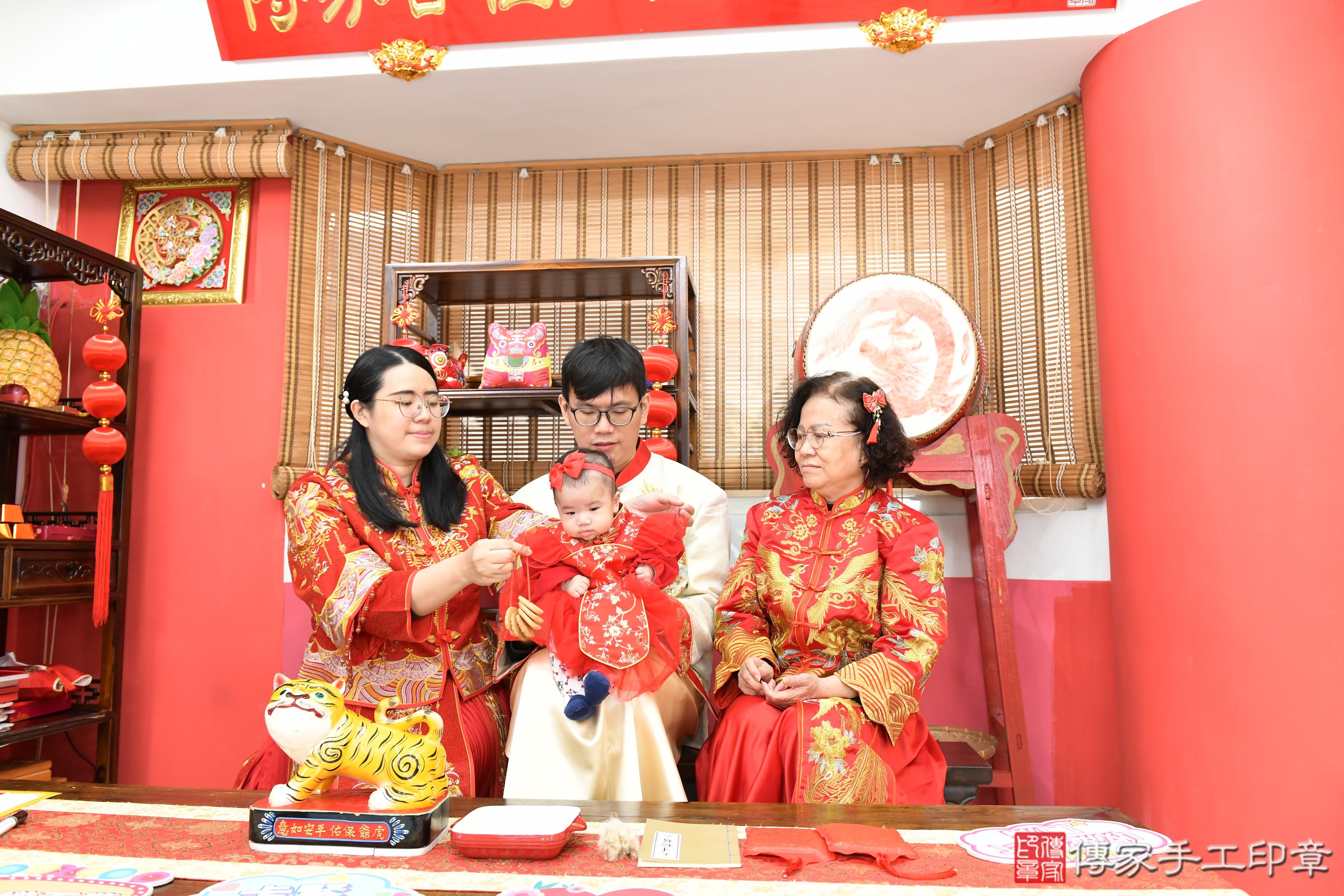 傳家手工印章高雄店、抓周、度脺、美式風會場、傳家嬰兒古禮、吉祥話、抓周道具物品24種、拍照。抓周證書。寶寶抓周、滿周歲、生日快樂、祝福