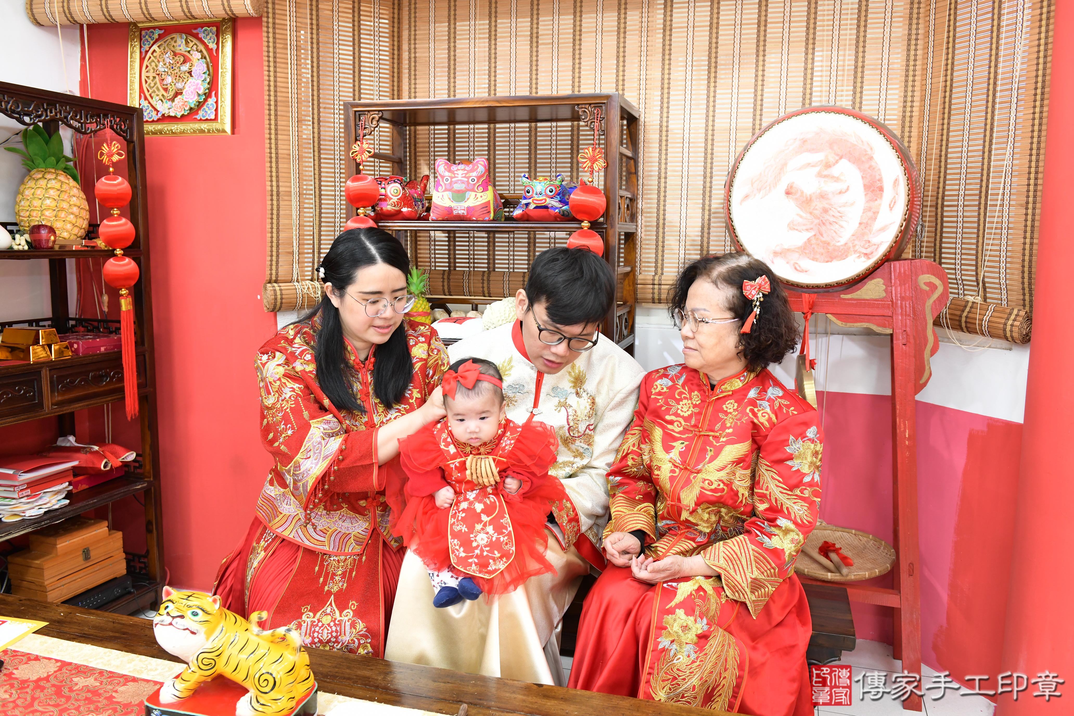 傳家手工印章高雄店、抓周、度脺、美式風會場、傳家嬰兒古禮、吉祥話、抓周道具物品24種、拍照。抓周證書。寶寶抓周、滿周歲、生日快樂、祝福