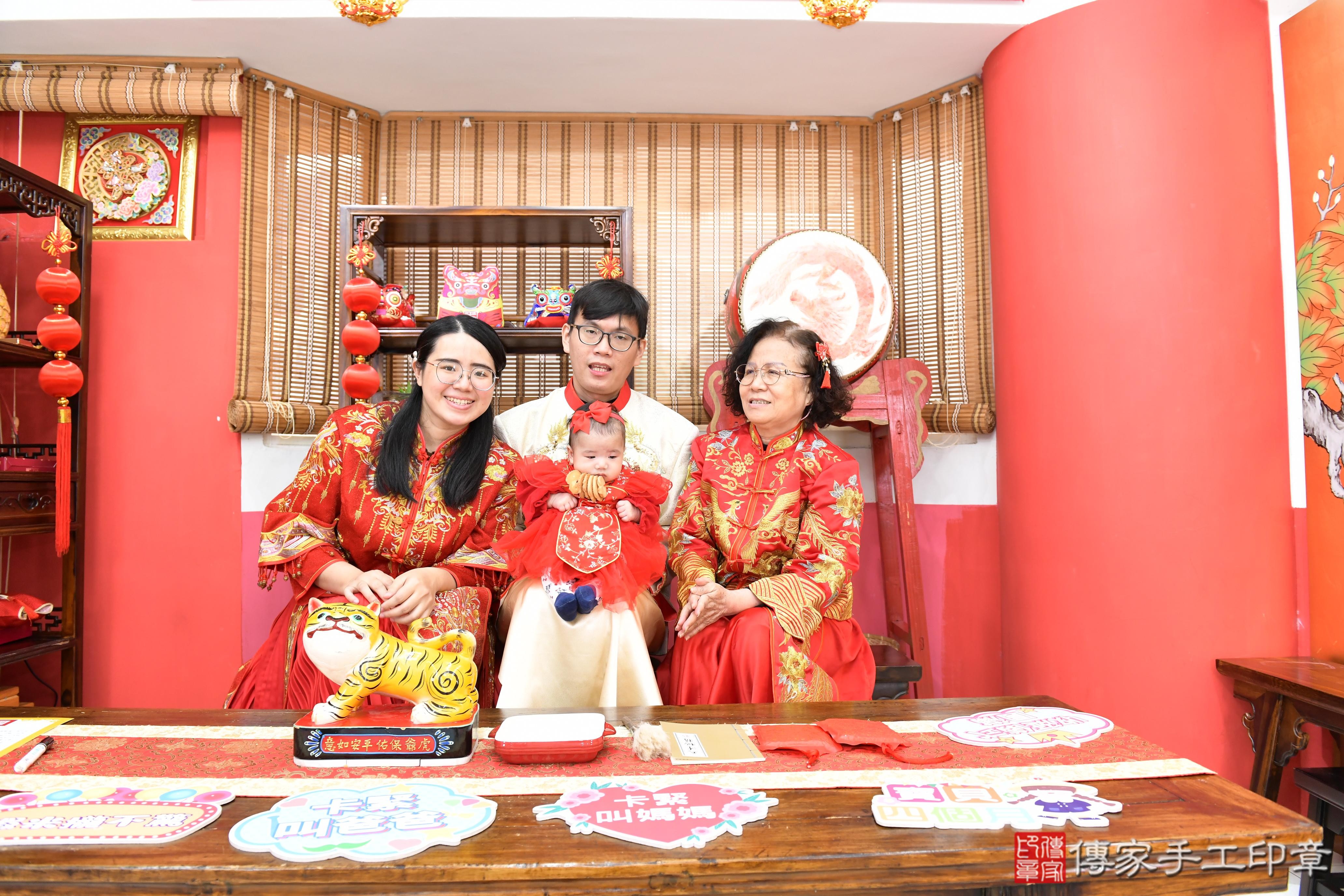 傳家手工印章高雄店、抓周、度脺、美式風會場、傳家嬰兒古禮、吉祥話、抓周道具物品24種、拍照。抓周證書。寶寶抓周、滿周歲、生日快樂、祝福
