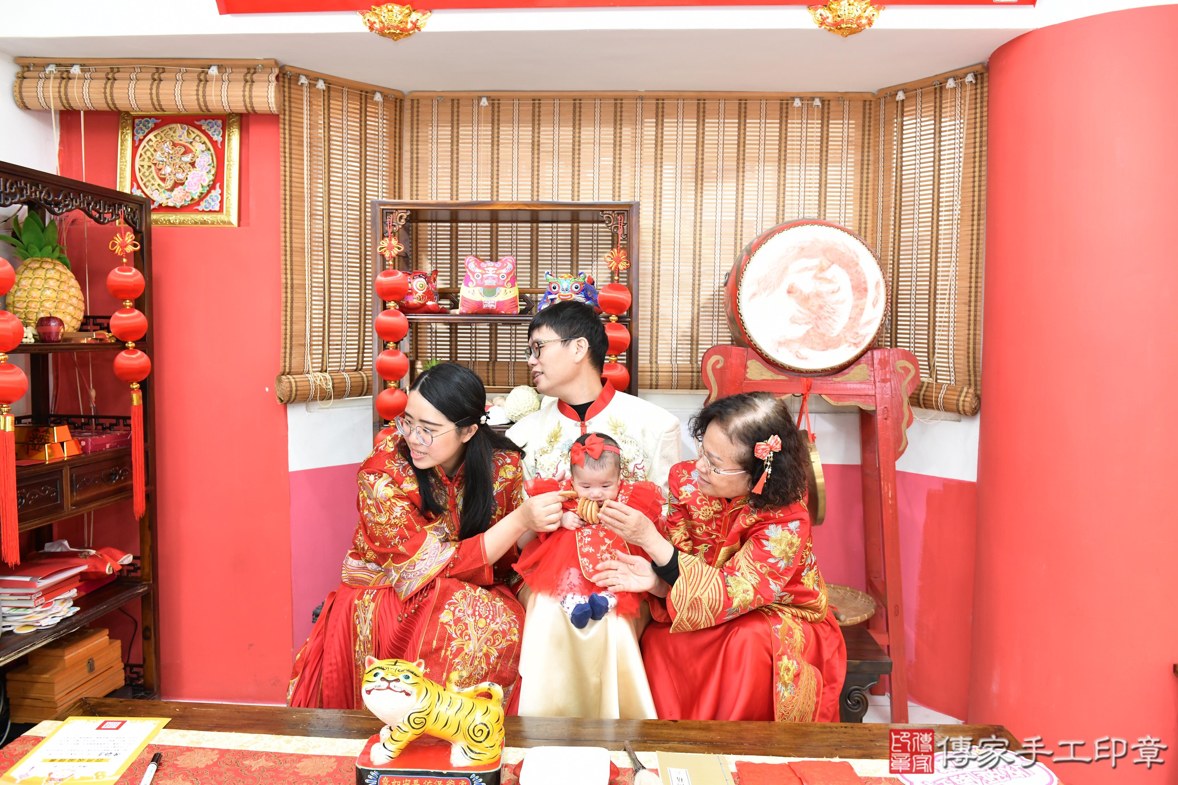 傳家手工印章高雄店、抓周、度脺、美式風會場、傳家嬰兒古禮、吉祥話、抓周道具物品24種、拍照。抓周證書。寶寶抓周、滿周歲、生日快樂、祝福