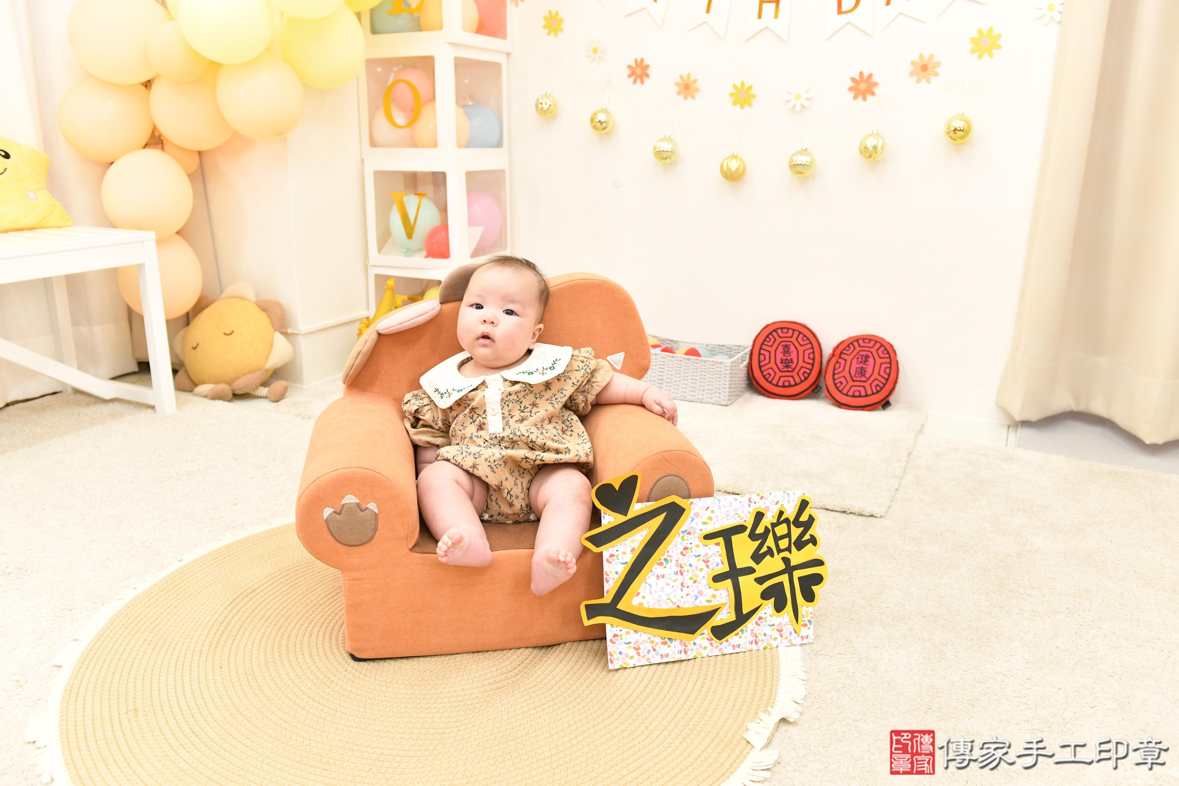 傳家手工印章高雄店、抓周、度脺、美式風會場、傳家嬰兒古禮、吉祥話、抓周道具物品24種、拍照。抓周證書。寶寶抓周、滿周歲、生日快樂、祝福