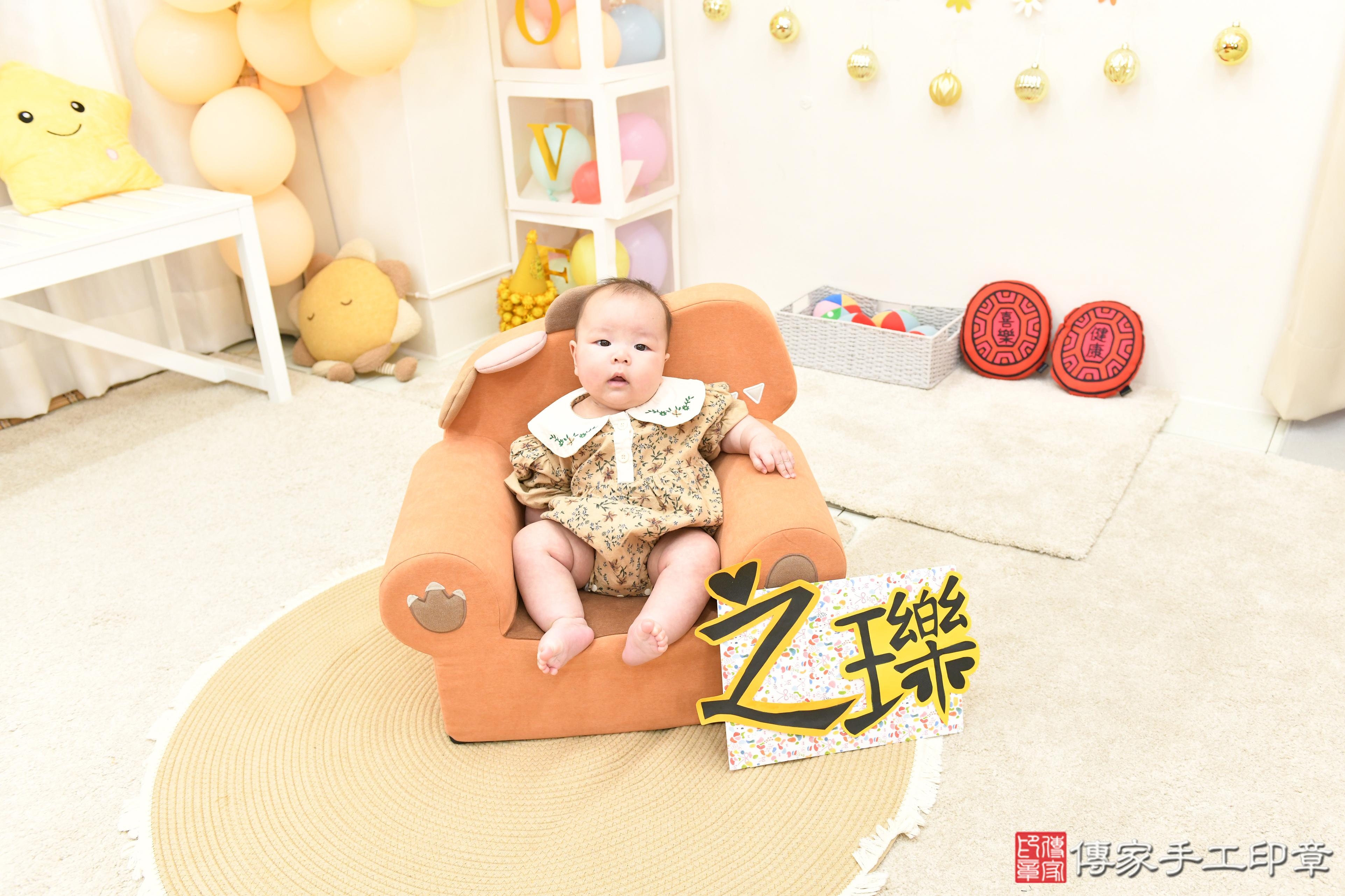 傳家手工印章高雄店、抓周、度脺、美式風會場、傳家嬰兒古禮、吉祥話、抓周道具物品24種、拍照。抓周證書。寶寶抓周、滿周歲、生日快樂、祝福