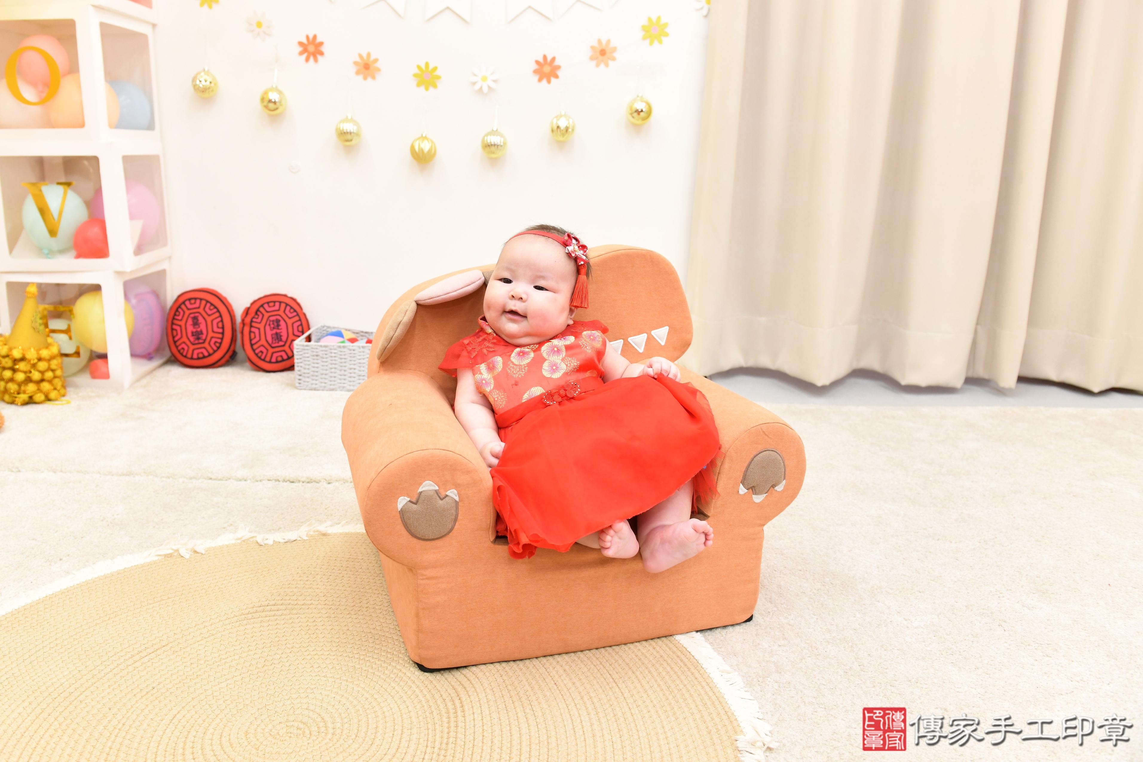 傳家手工印章高雄店、抓周、度脺、美式風會場、傳家嬰兒古禮、吉祥話、抓周道具物品24種、拍照。抓周證書。寶寶抓周、滿周歲、生日快樂、祝福