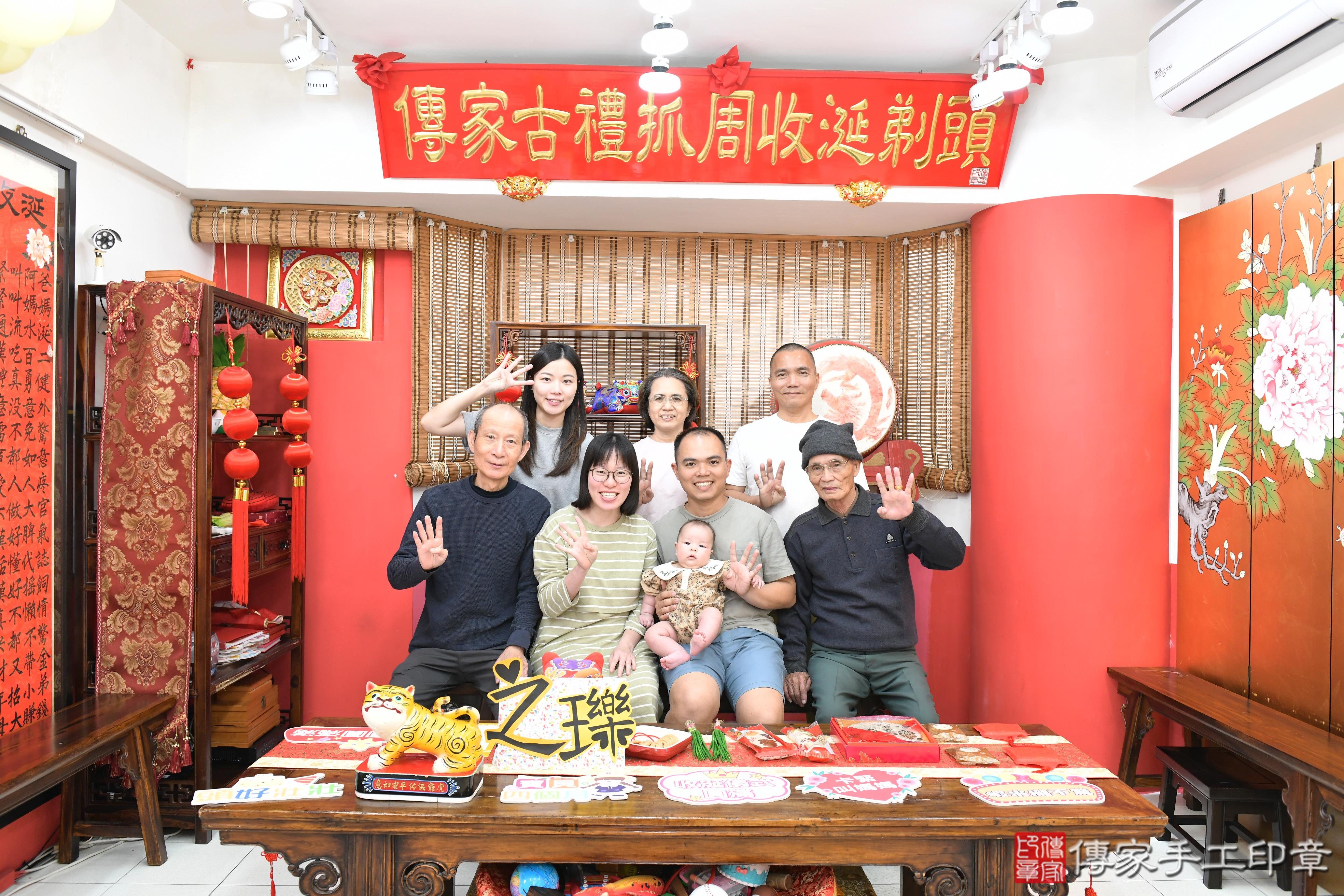 傳家手工印章高雄店、抓周、度脺、美式風會場、傳家嬰兒古禮、吉祥話、抓周道具物品24種、拍照。抓周證書。寶寶抓周、滿周歲、生日快樂、祝福