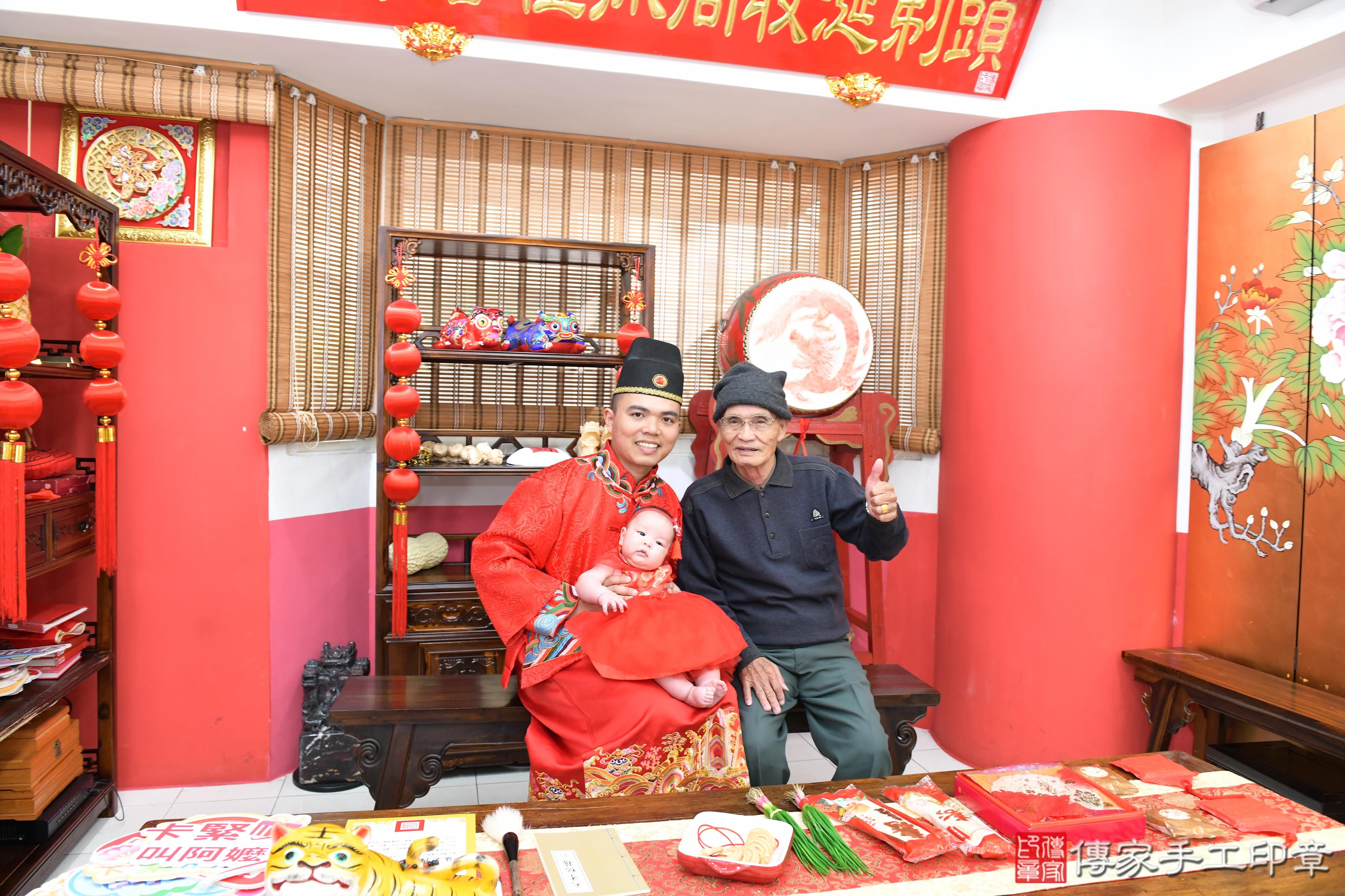 傳家手工印章高雄店、抓周、度脺、美式風會場、傳家嬰兒古禮、吉祥話、抓周道具物品24種、拍照。抓周證書。寶寶抓周、滿周歲、生日快樂、祝福