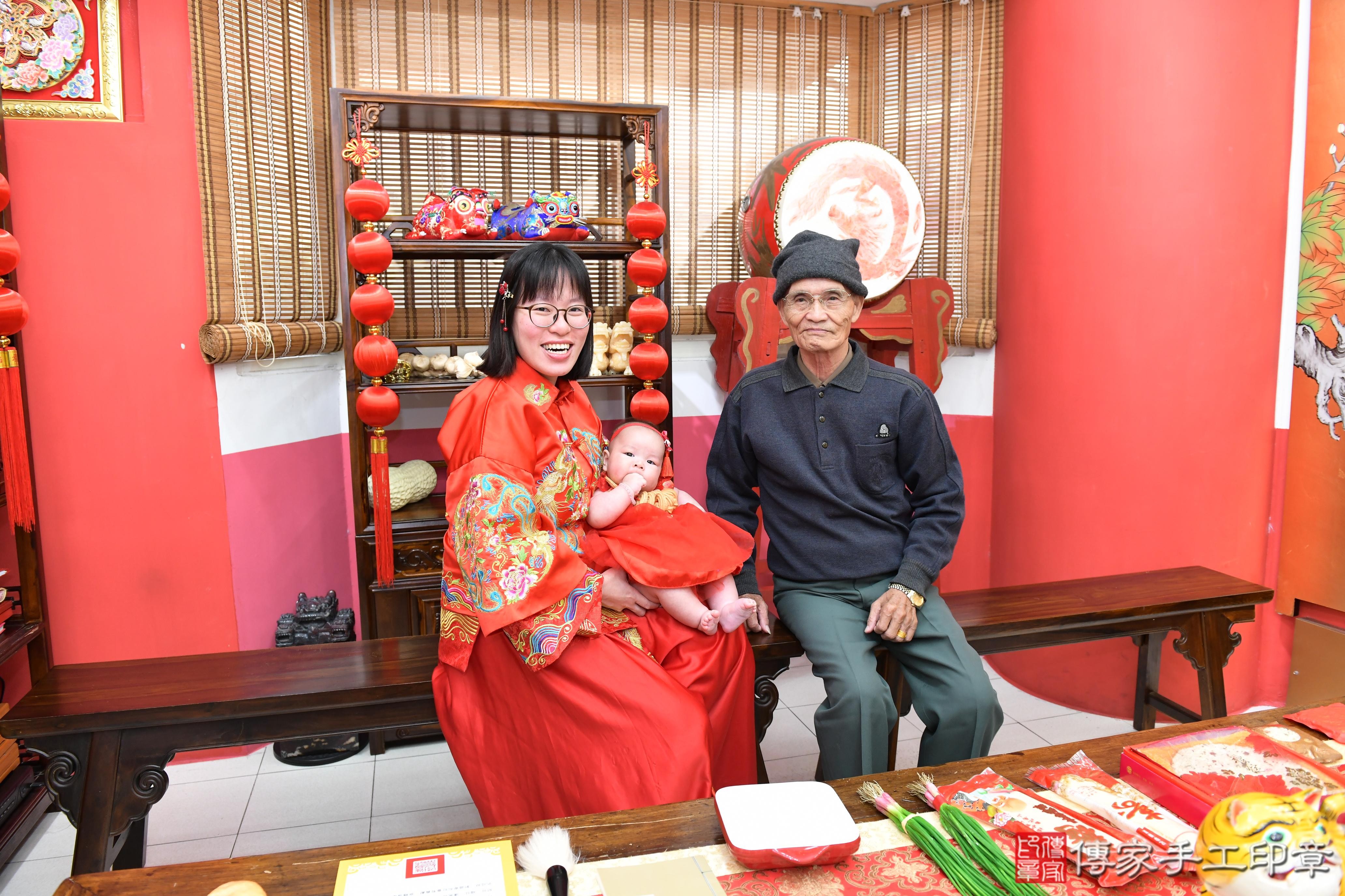 傳家手工印章高雄店、抓周、度脺、美式風會場、傳家嬰兒古禮、吉祥話、抓周道具物品24種、拍照。抓周證書。寶寶抓周、滿周歲、生日快樂、祝福