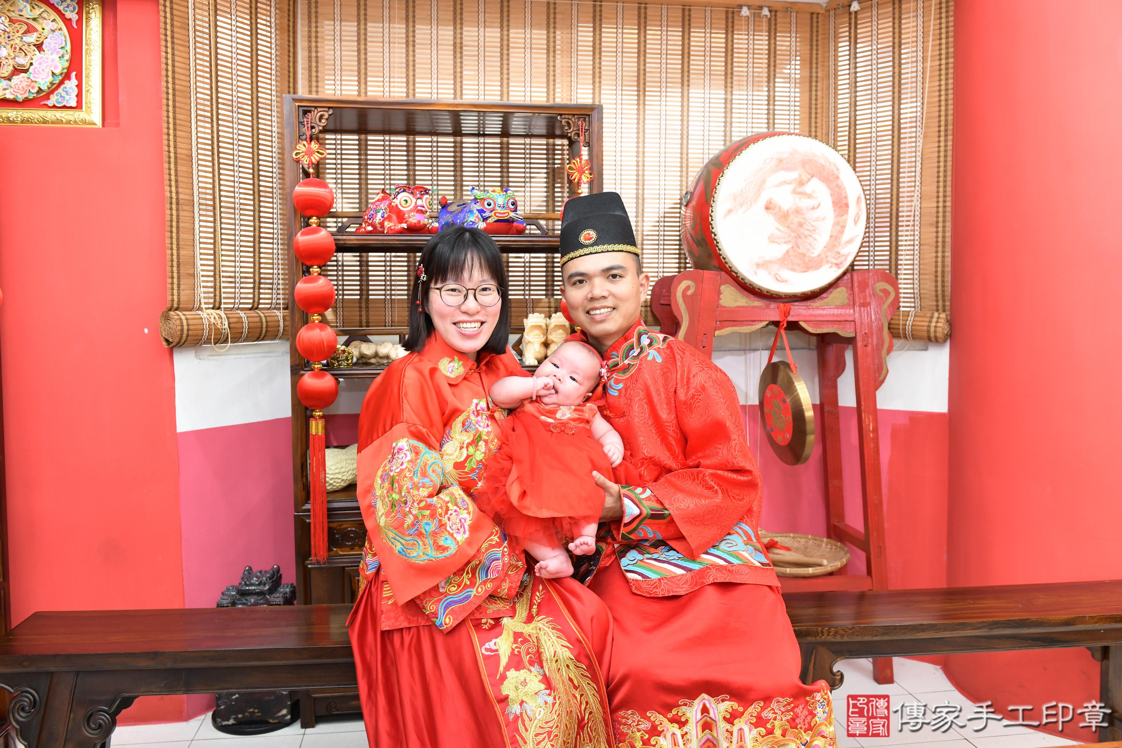 傳家手工印章高雄店、抓周、度脺、美式風會場、傳家嬰兒古禮、吉祥話、抓周道具物品24種、拍照。抓周證書。寶寶抓周、滿周歲、生日快樂、祝福