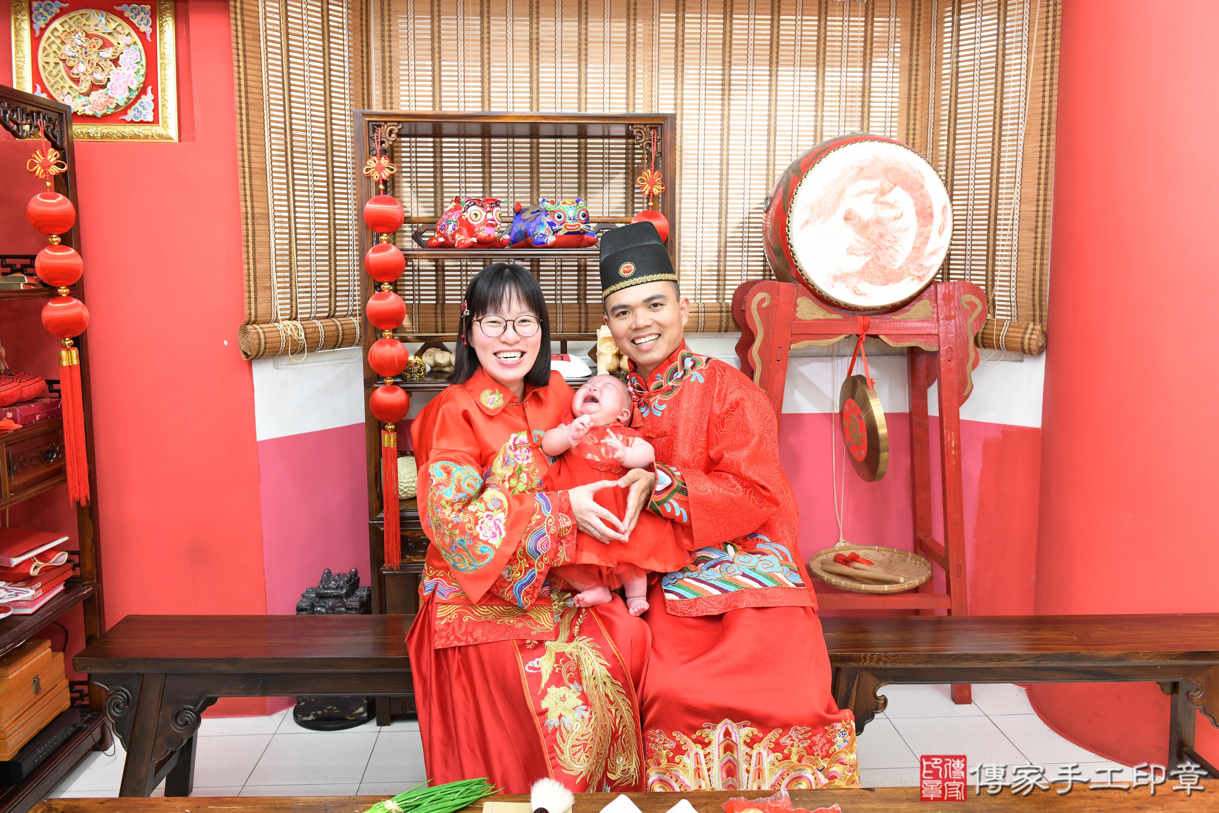 傳家手工印章高雄店、抓周、度脺、美式風會場、傳家嬰兒古禮、吉祥話、抓周道具物品24種、拍照。抓周證書。寶寶抓周、滿周歲、生日快樂、祝福
