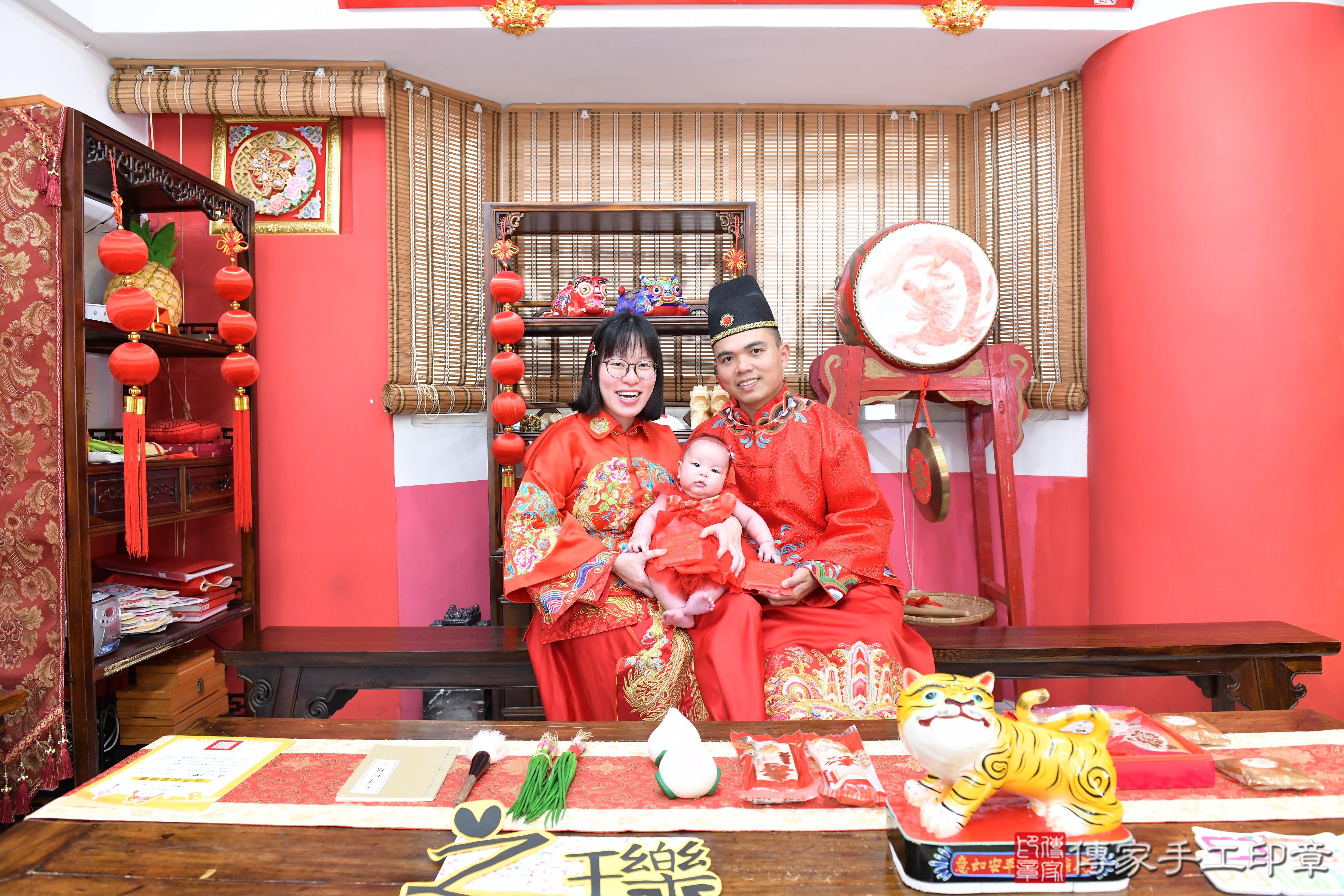 傳家手工印章高雄店、抓周、度脺、美式風會場、傳家嬰兒古禮、吉祥話、抓周道具物品24種、拍照。抓周證書。寶寶抓周、滿周歲、生日快樂、祝福