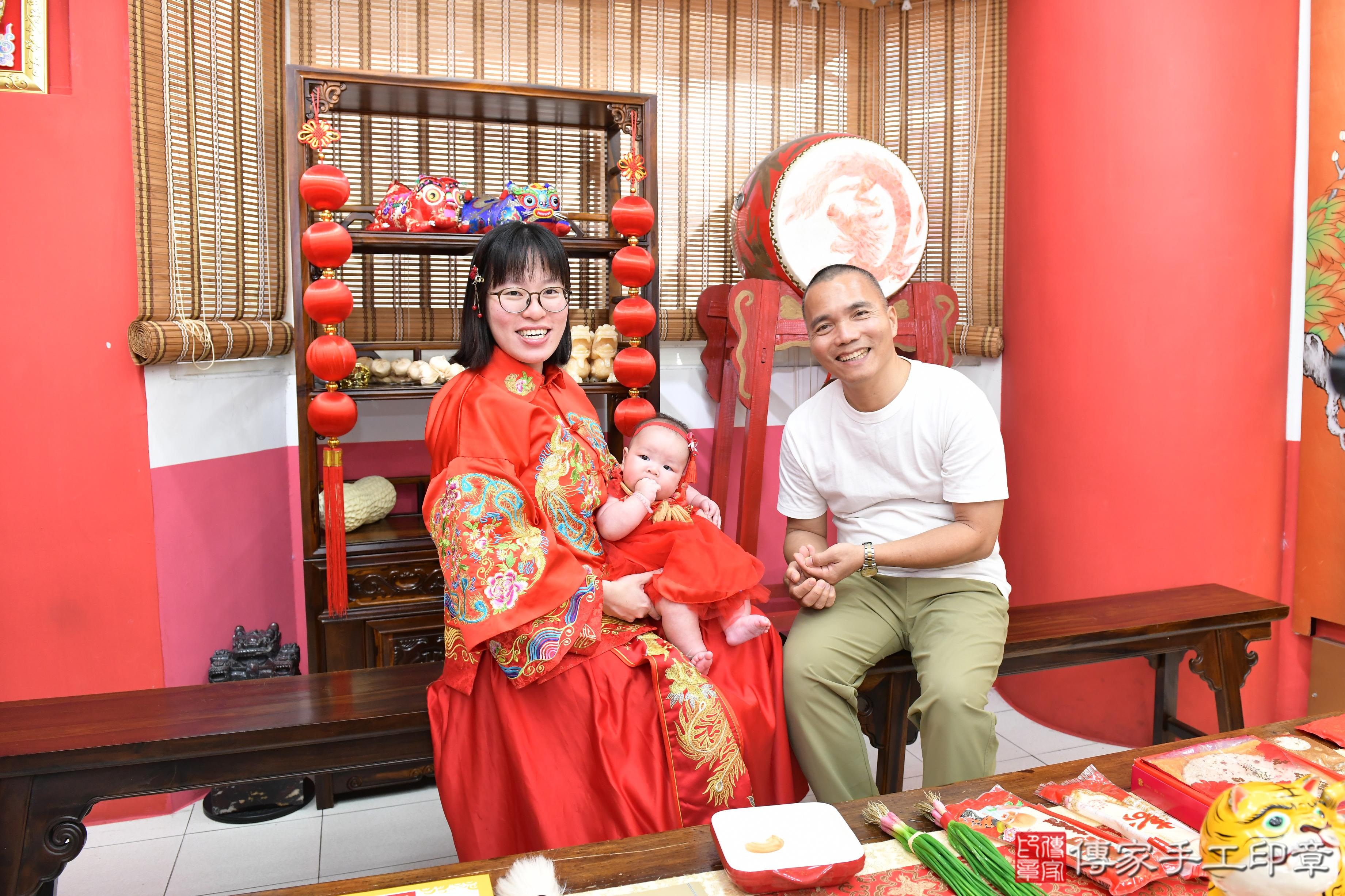 傳家手工印章高雄店、抓周、度脺、美式風會場、傳家嬰兒古禮、吉祥話、抓周道具物品24種、拍照。抓周證書。寶寶抓周、滿周歲、生日快樂、祝福