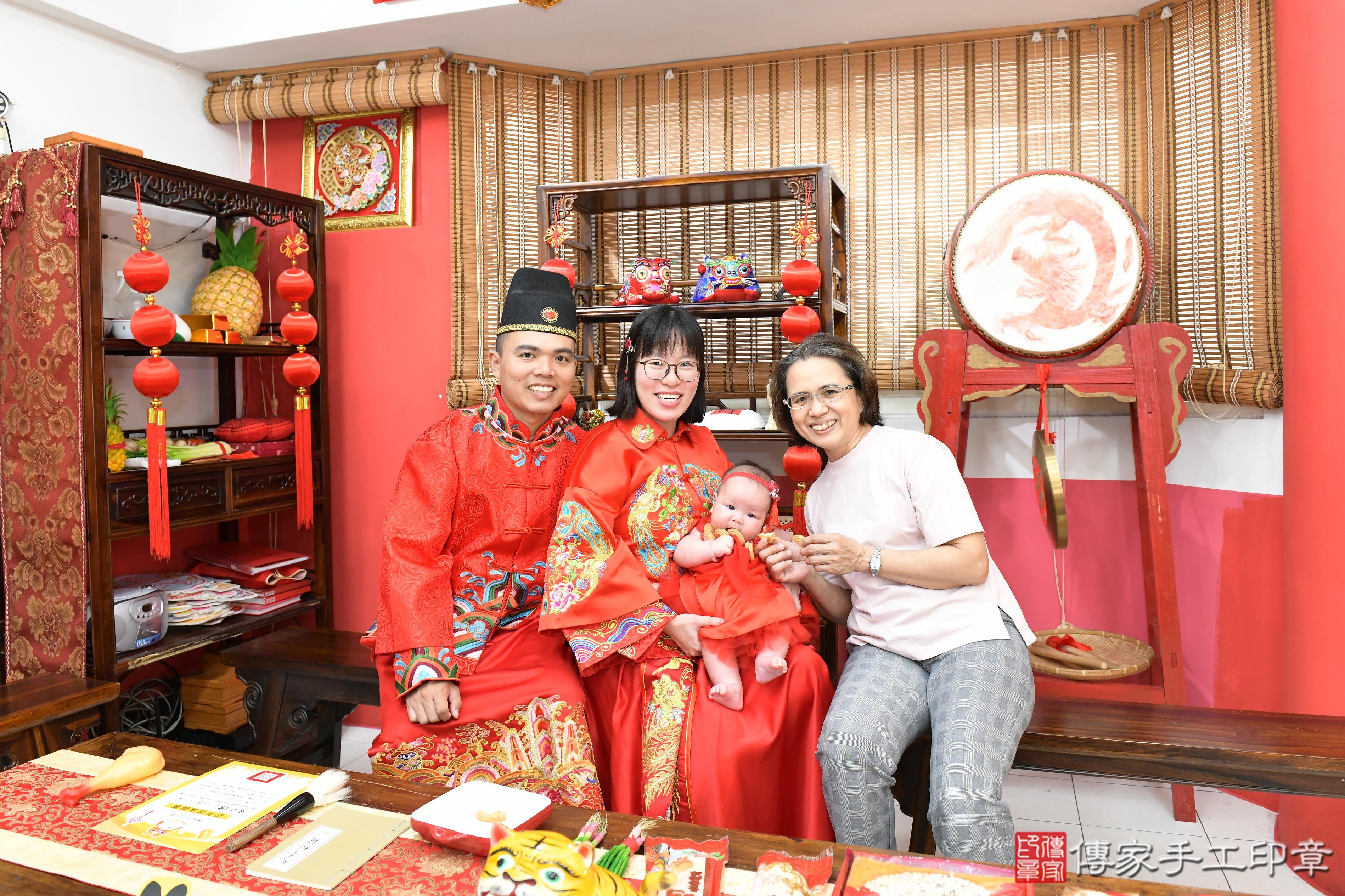 傳家手工印章高雄店、抓周、度脺、美式風會場、傳家嬰兒古禮、吉祥話、抓周道具物品24種、拍照。抓周證書。寶寶抓周、滿周歲、生日快樂、祝福