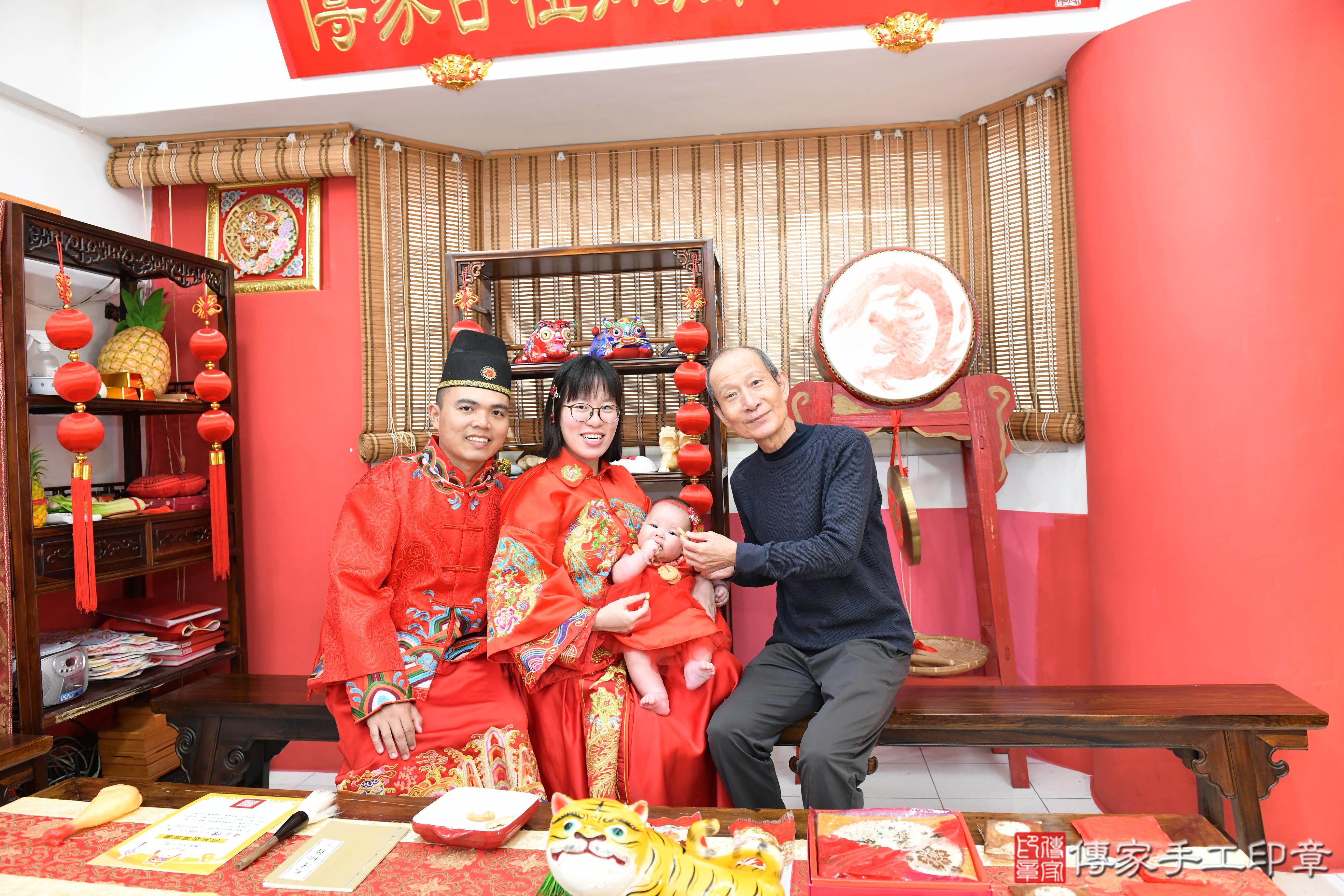 傳家手工印章高雄店、抓周、度脺、美式風會場、傳家嬰兒古禮、吉祥話、抓周道具物品24種、拍照。抓周證書。寶寶抓周、滿周歲、生日快樂、祝福