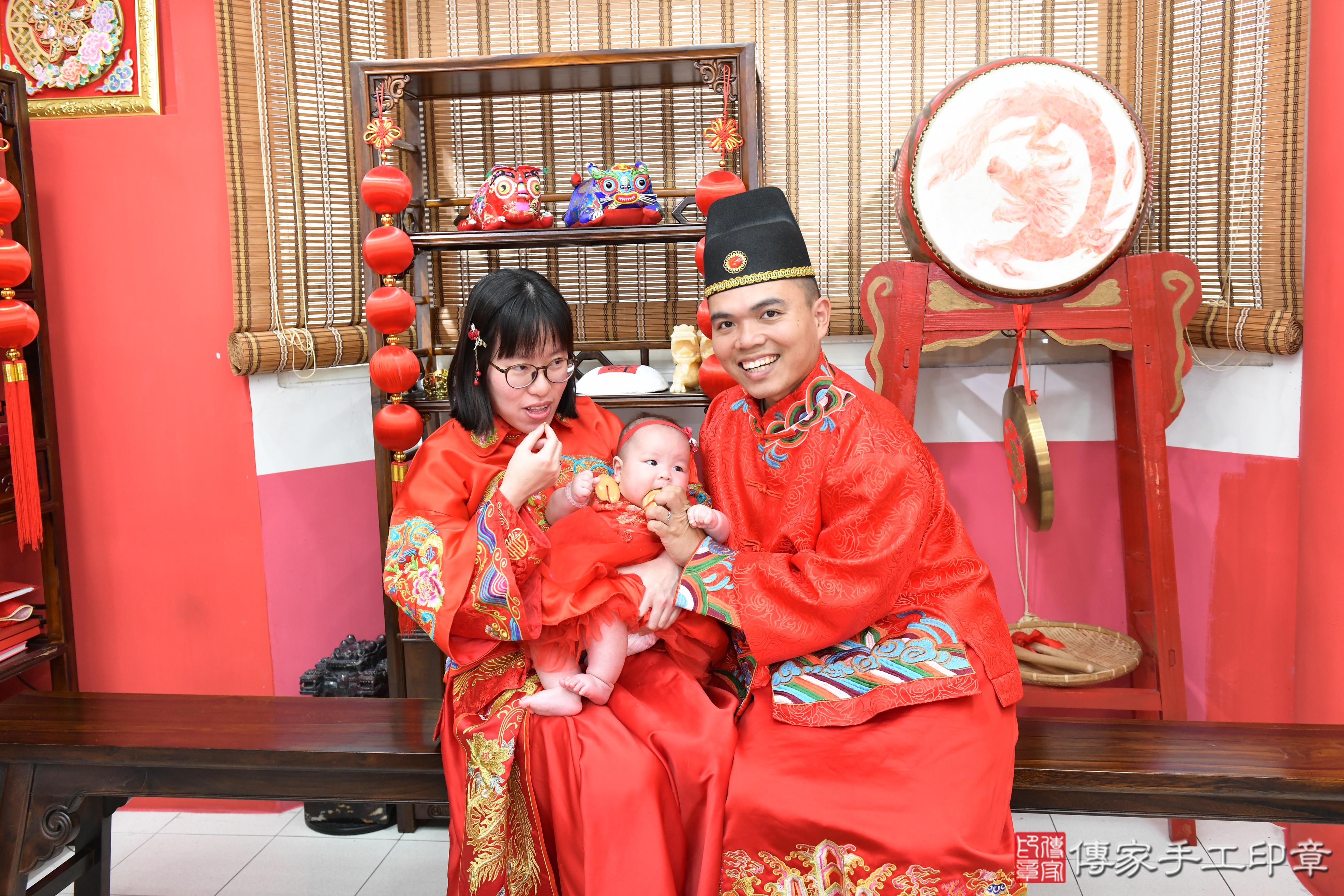 傳家手工印章高雄店、抓周、度脺、美式風會場、傳家嬰兒古禮、吉祥話、抓周道具物品24種、拍照。抓周證書。寶寶抓周、滿周歲、生日快樂、祝福