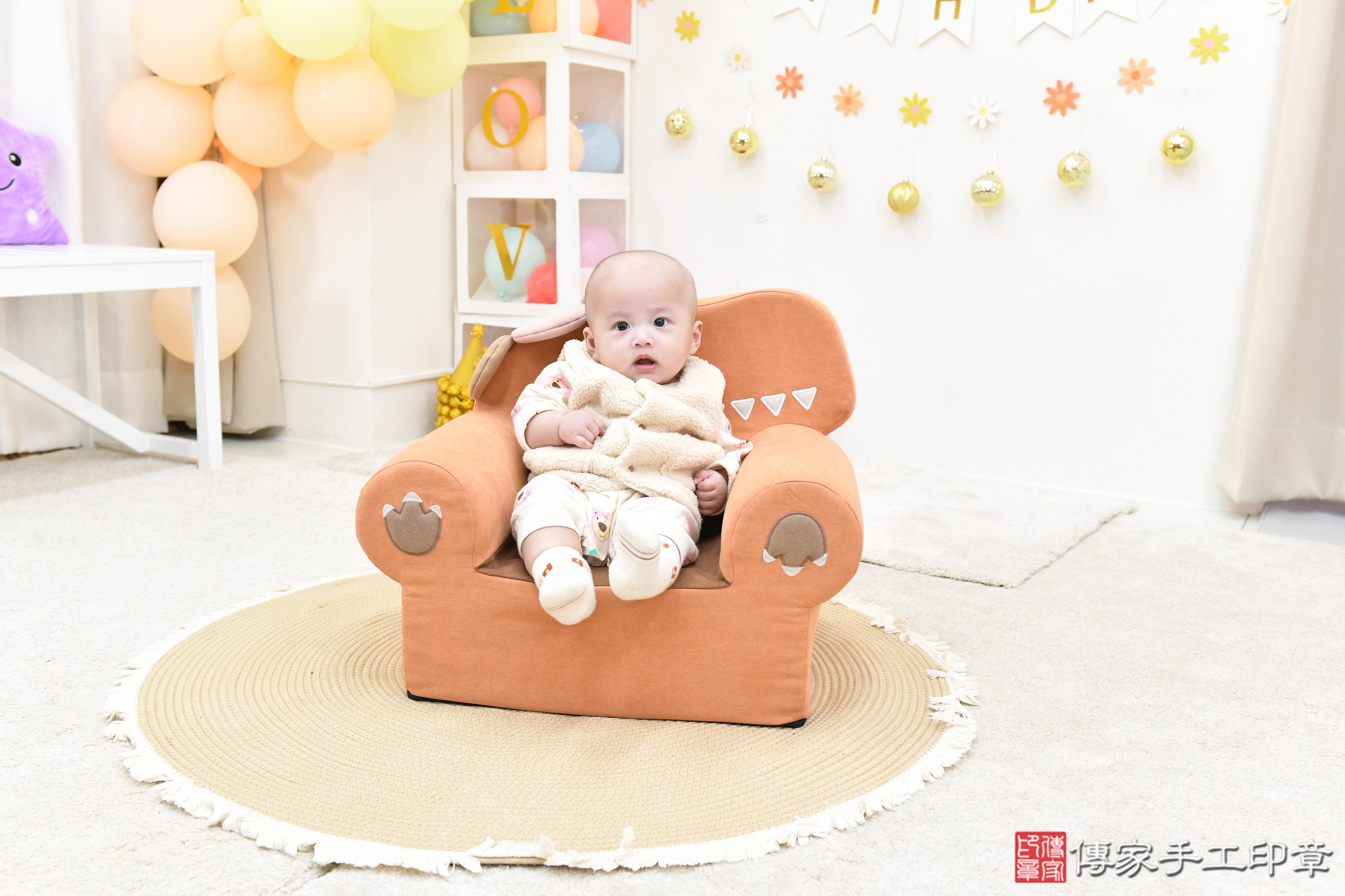 傳家手工印章高雄店、抓周、度脺、美式風會場、傳家嬰兒古禮、吉祥話、抓周道具物品24種、拍照。抓周證書。寶寶抓周、滿周歲、生日快樂、祝福