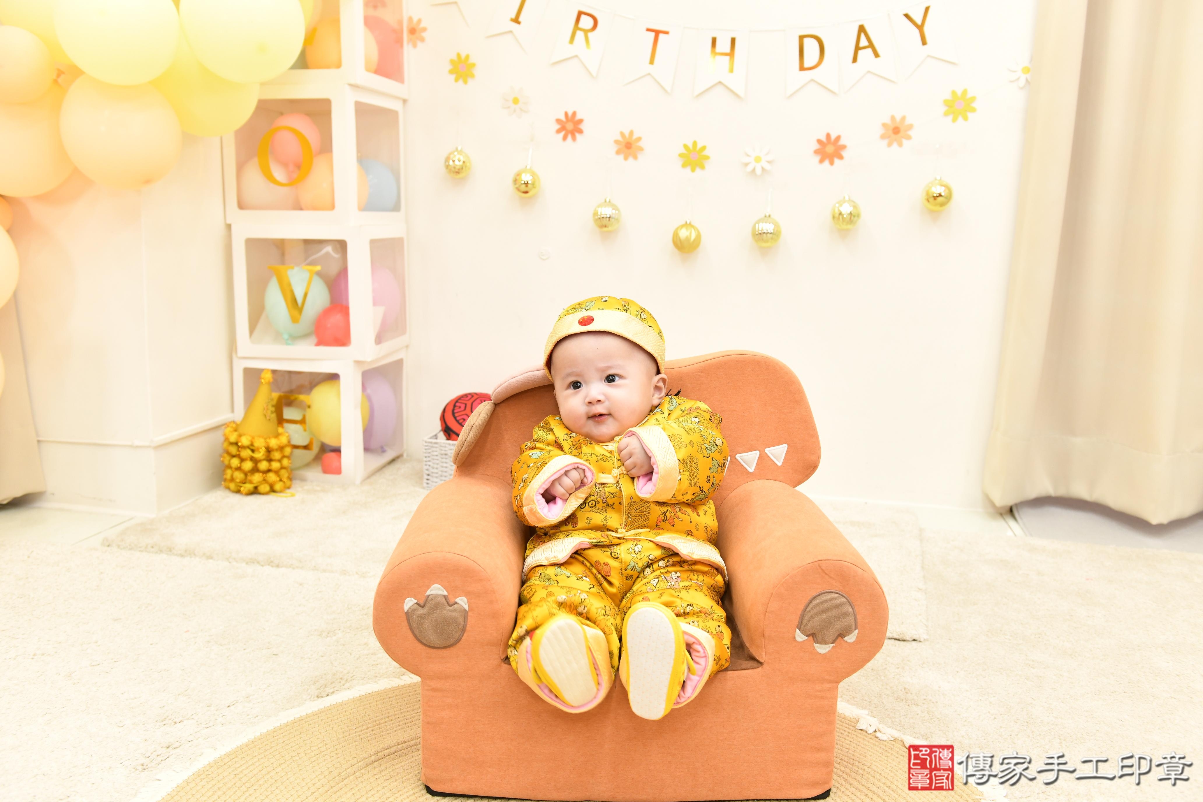 傳家手工印章高雄店、抓周、度脺、美式風會場、傳家嬰兒古禮、吉祥話、抓周道具物品24種、拍照。抓周證書。寶寶抓周、滿周歲、生日快樂、祝福