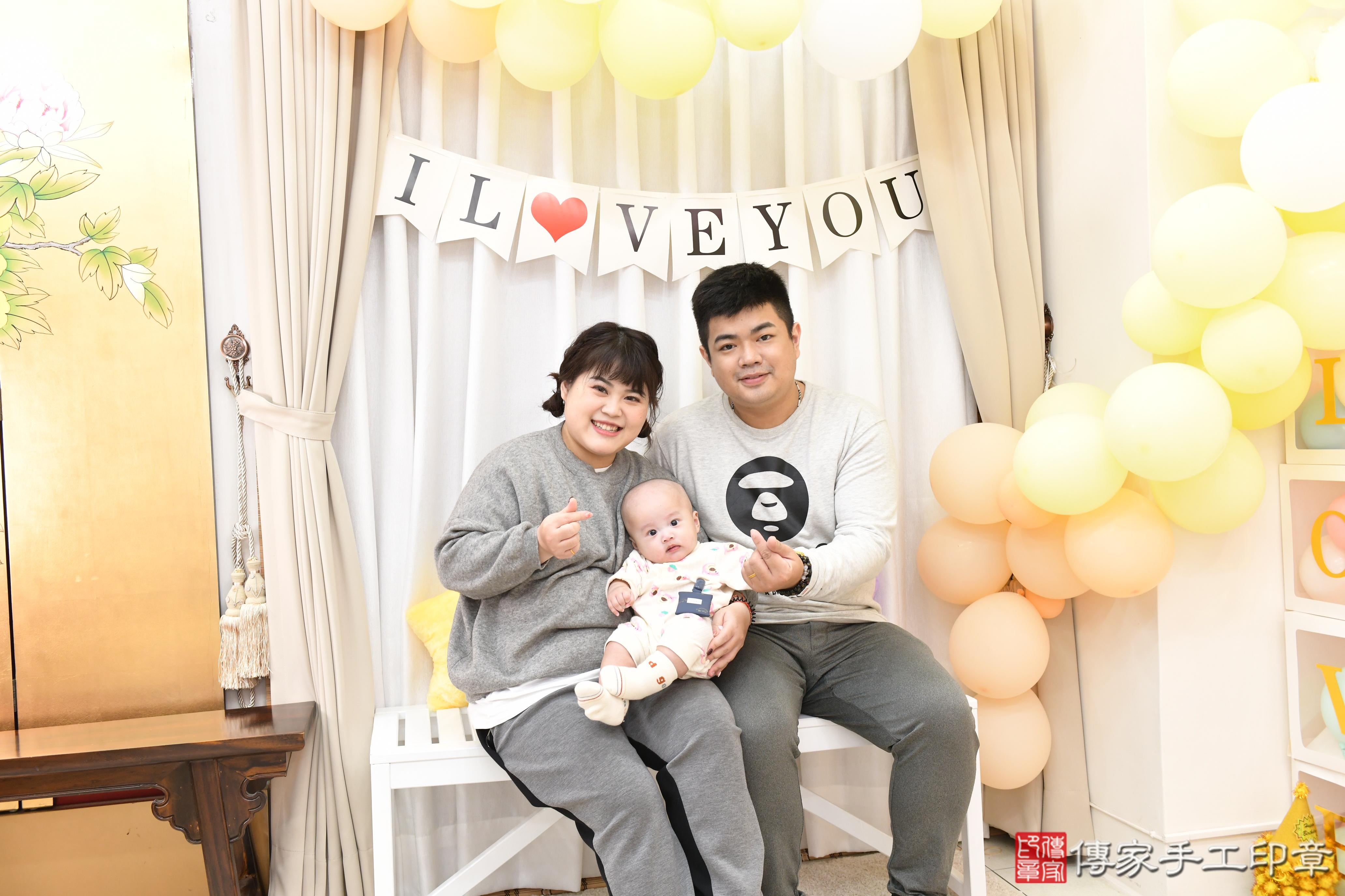 傳家手工印章高雄店、抓周、度脺、美式風會場、傳家嬰兒古禮、吉祥話、抓周道具物品24種、拍照。抓周證書。寶寶抓周、滿周歲、生日快樂、祝福