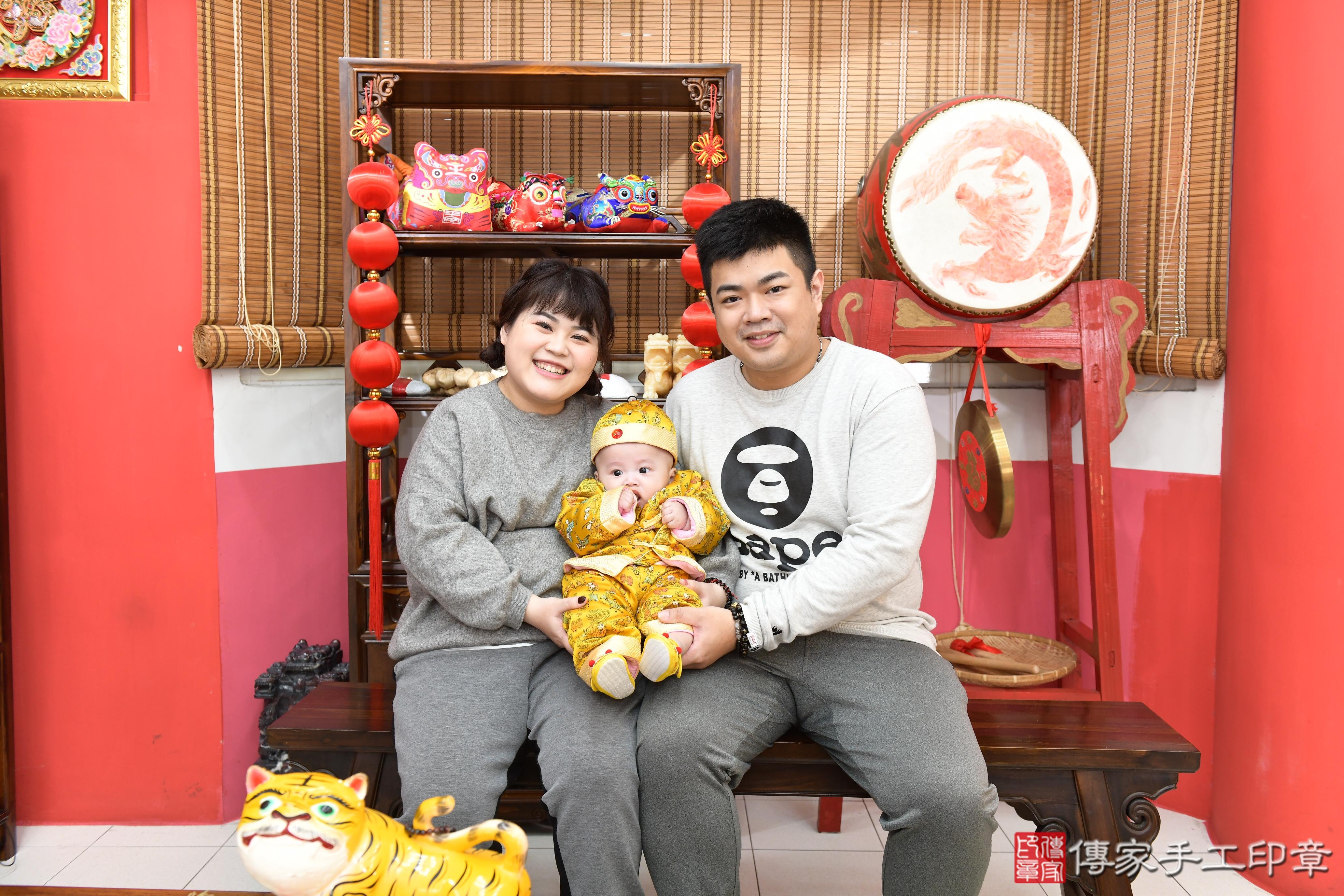 傳家手工印章高雄店、抓周、度脺、美式風會場、傳家嬰兒古禮、吉祥話、抓周道具物品24種、拍照。抓周證書。寶寶抓周、滿周歲、生日快樂、祝福