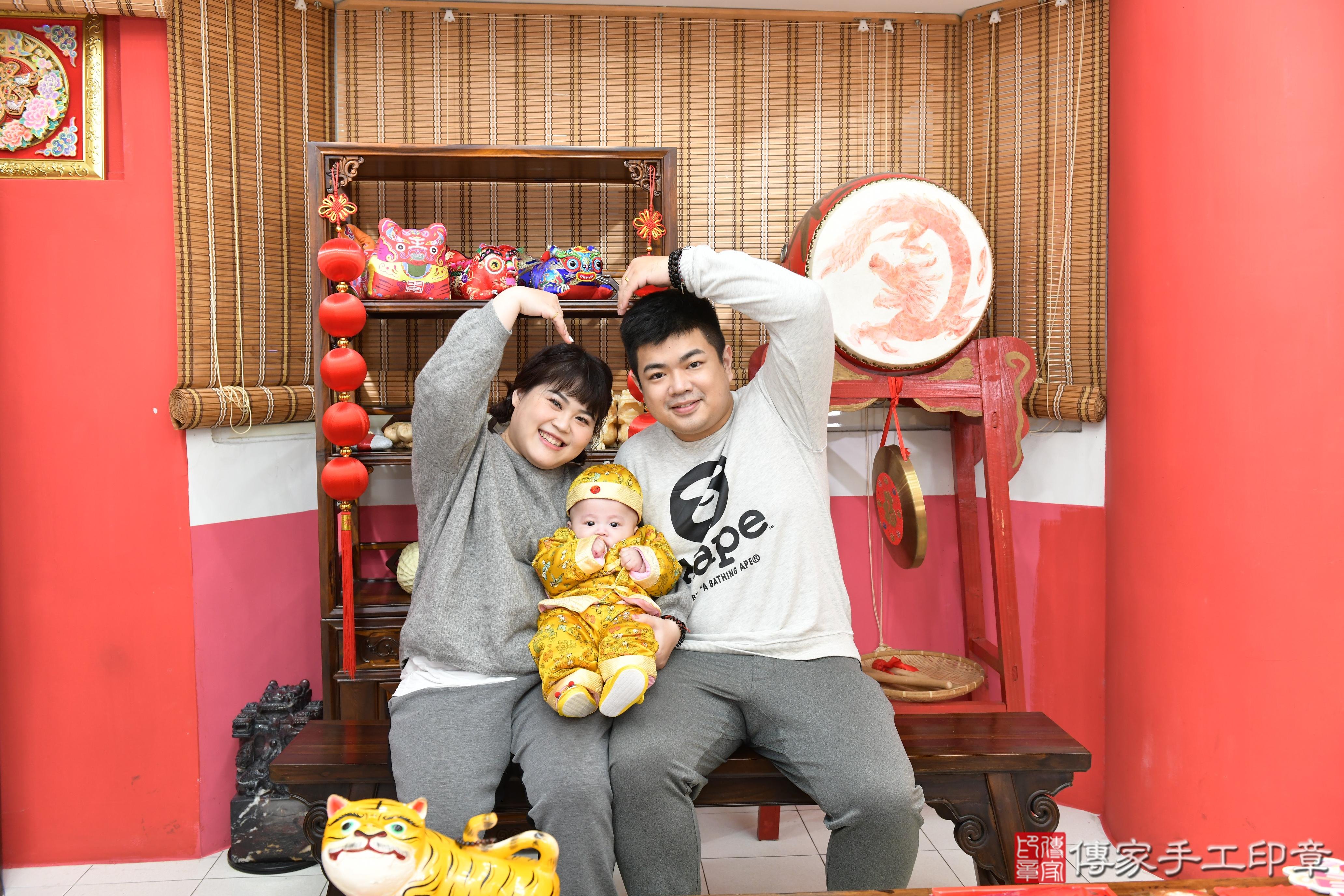 傳家手工印章高雄店、抓周、度脺、美式風會場、傳家嬰兒古禮、吉祥話、抓周道具物品24種、拍照。抓周證書。寶寶抓周、滿周歲、生日快樂、祝福