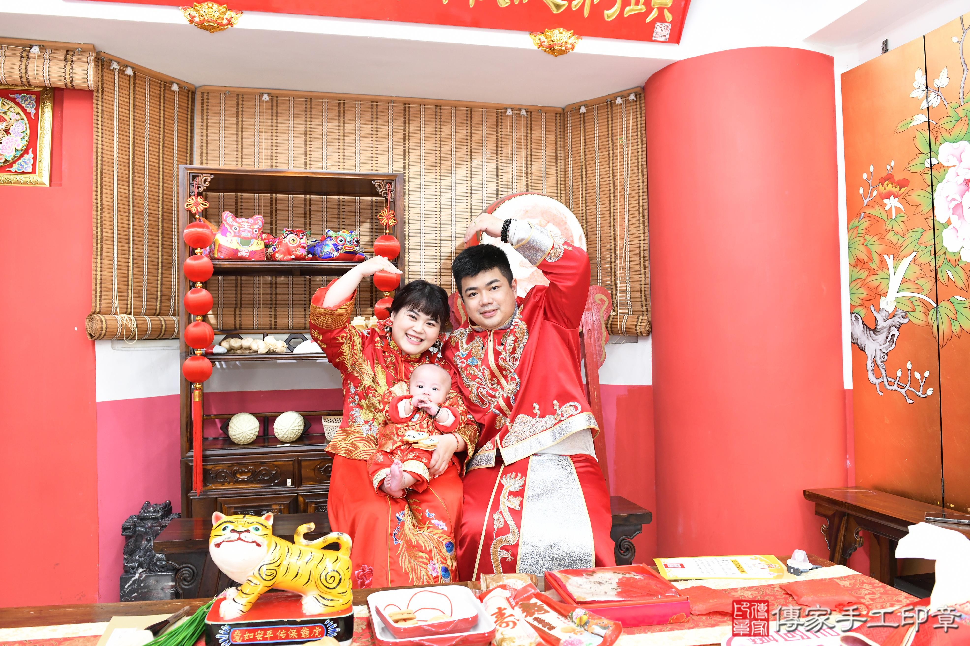 傳家手工印章高雄店、抓周、度脺、美式風會場、傳家嬰兒古禮、吉祥話、抓周道具物品24種、拍照。抓周證書。寶寶抓周、滿周歲、生日快樂、祝福