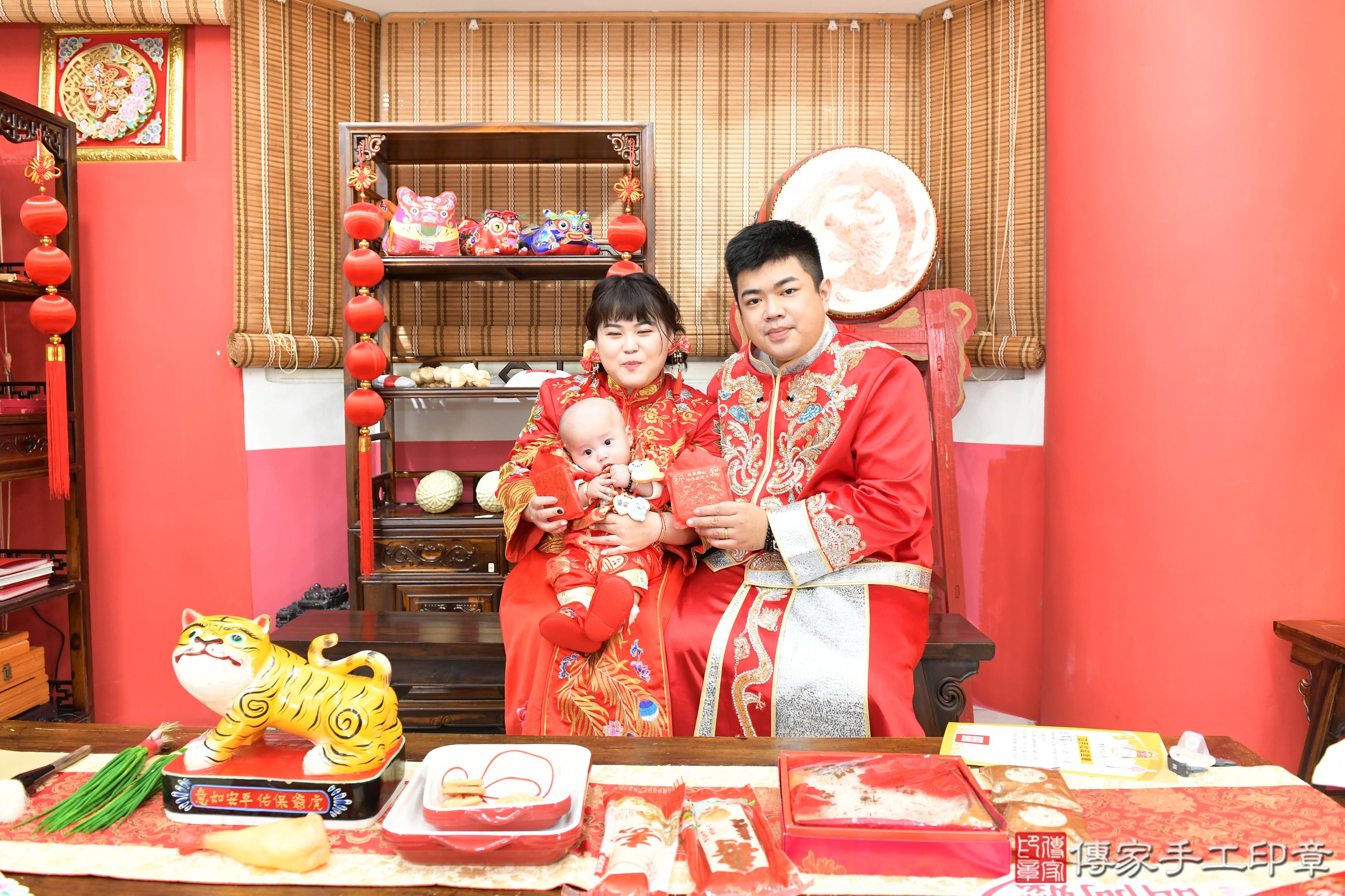 傳家手工印章高雄店、抓周、度脺、美式風會場、傳家嬰兒古禮、吉祥話、抓周道具物品24種、拍照。抓周證書。寶寶抓周、滿周歲、生日快樂、祝福