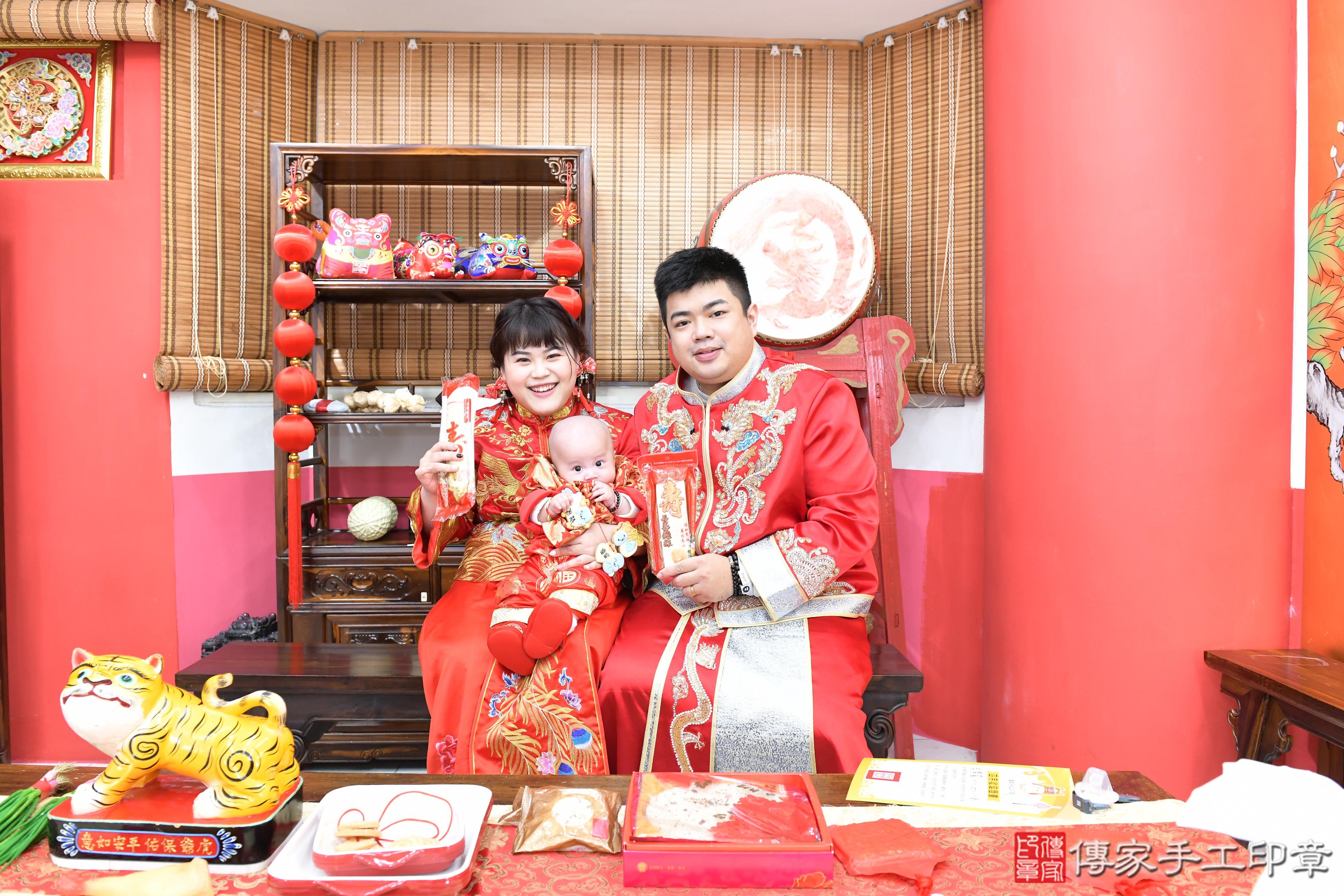 傳家手工印章高雄店、抓周、度脺、美式風會場、傳家嬰兒古禮、吉祥話、抓周道具物品24種、拍照。抓周證書。寶寶抓周、滿周歲、生日快樂、祝福