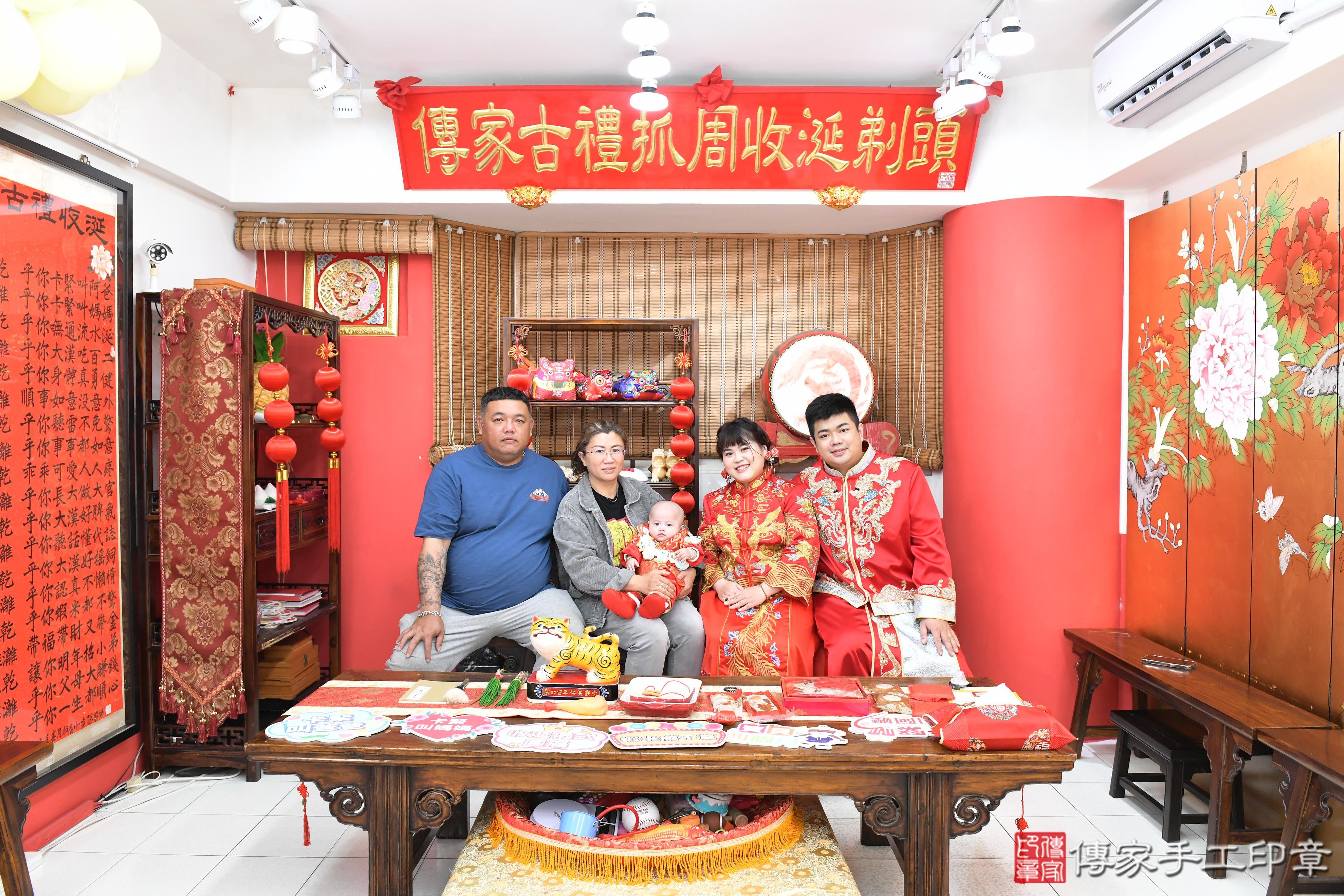 傳家手工印章高雄店、抓周、度脺、美式風會場、傳家嬰兒古禮、吉祥話、抓周道具物品24種、拍照。抓周證書。寶寶抓周、滿周歲、生日快樂、祝福