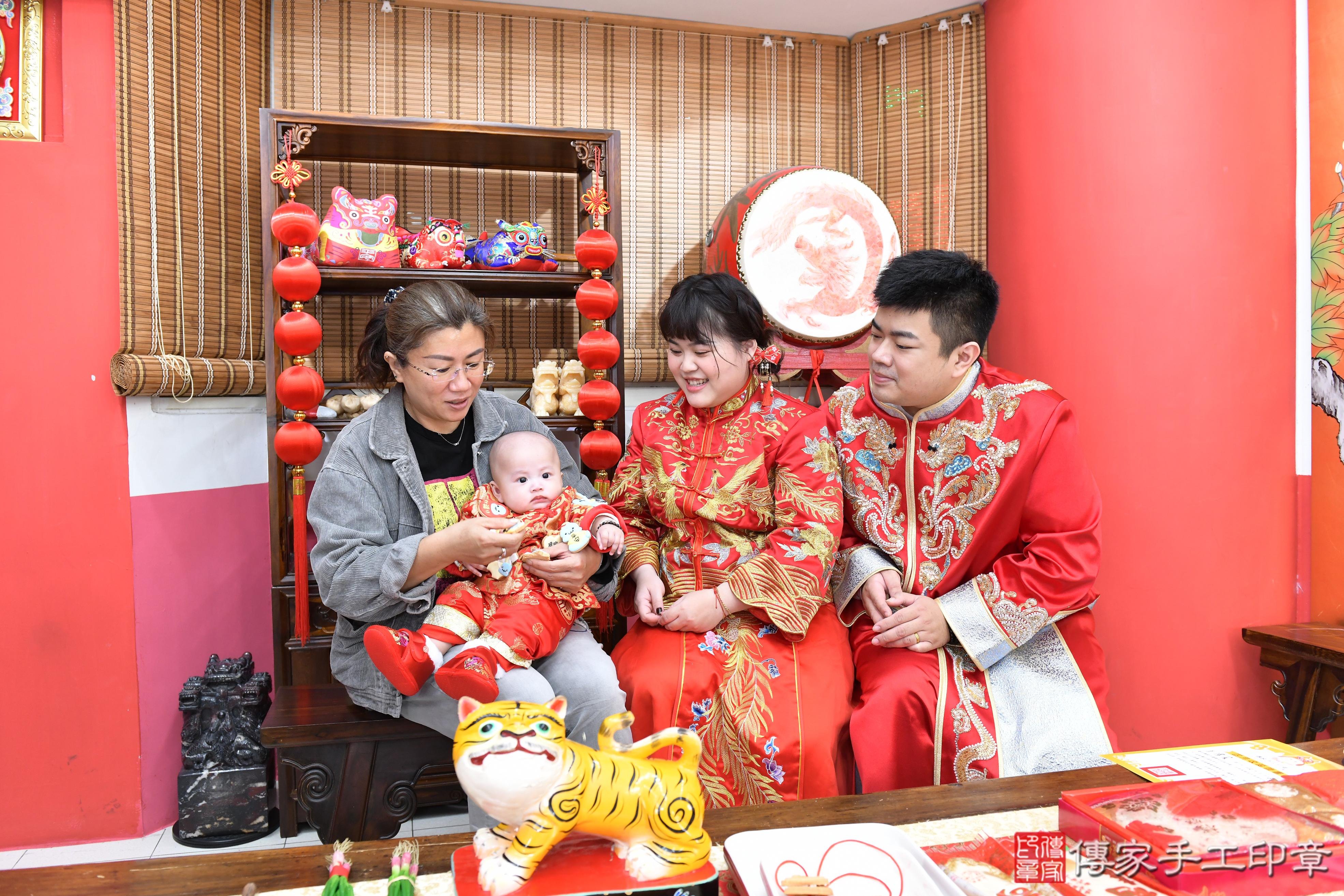 傳家手工印章高雄店、抓周、度脺、美式風會場、傳家嬰兒古禮、吉祥話、抓周道具物品24種、拍照。抓周證書。寶寶抓周、滿周歲、生日快樂、祝福