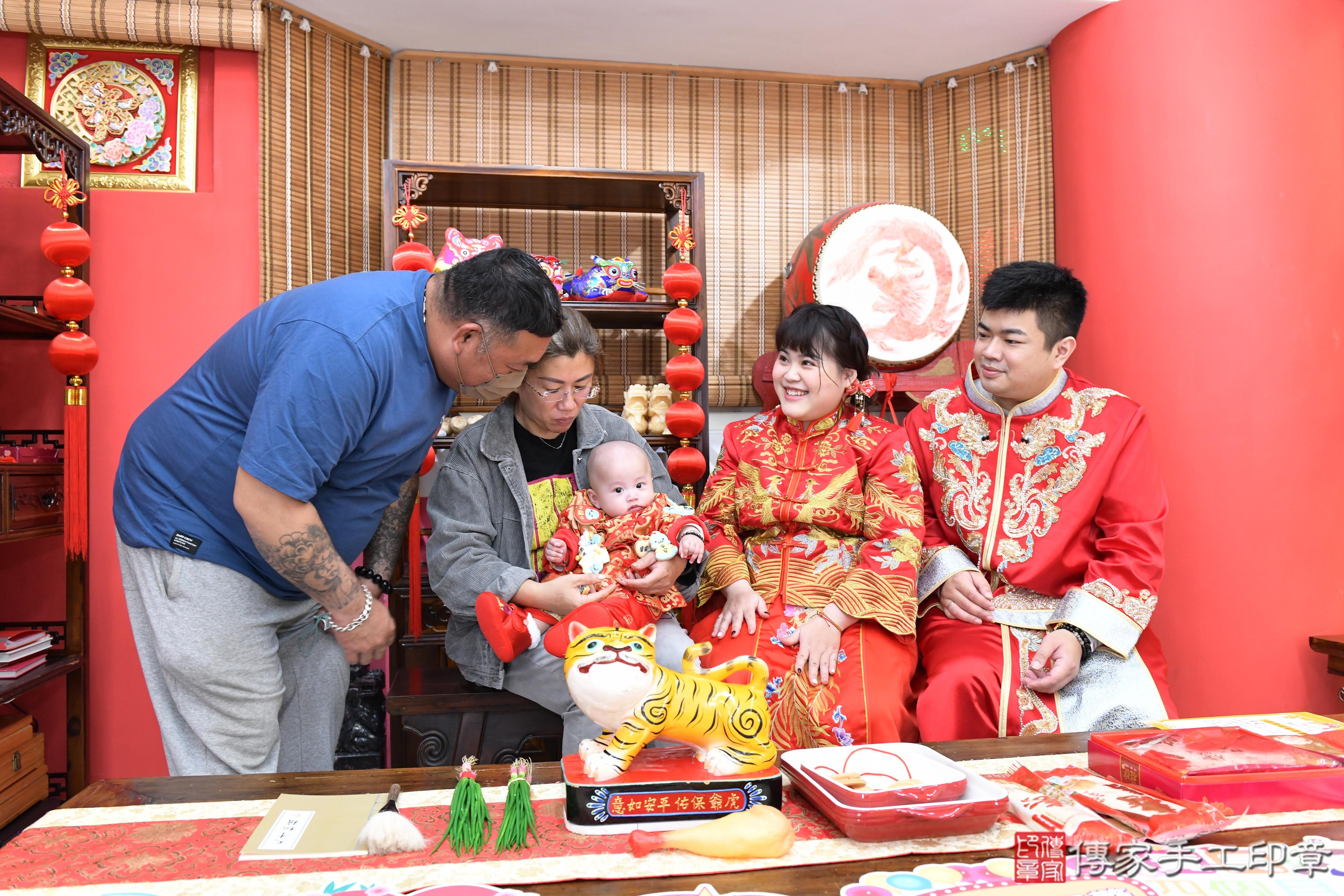 傳家手工印章高雄店、抓周、度脺、美式風會場、傳家嬰兒古禮、吉祥話、抓周道具物品24種、拍照。抓周證書。寶寶抓周、滿周歲、生日快樂、祝福