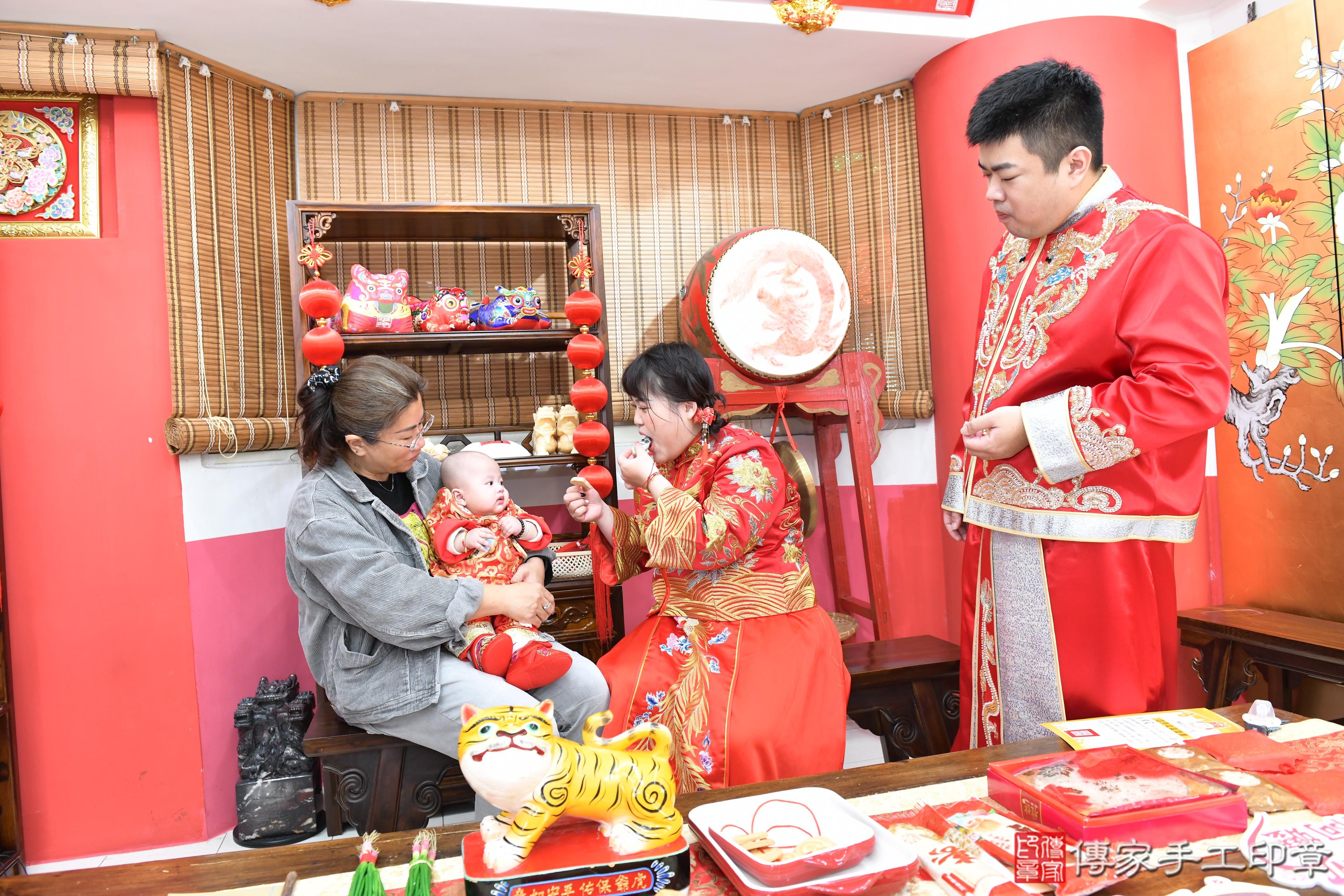 傳家手工印章高雄店、抓周、度脺、美式風會場、傳家嬰兒古禮、吉祥話、抓周道具物品24種、拍照。抓周證書。寶寶抓周、滿周歲、生日快樂、祝福