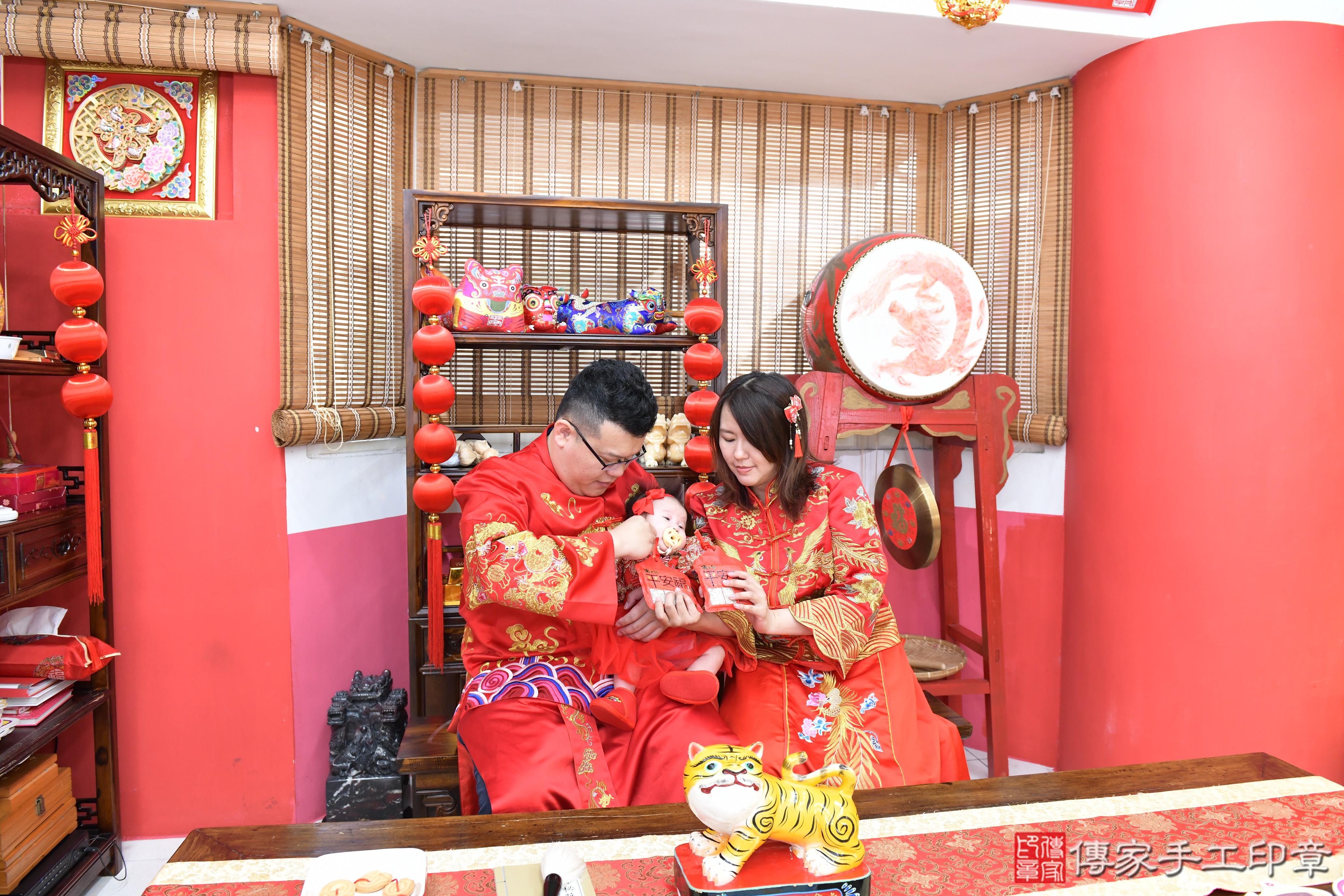 傳家手工印章高雄店、抓周、度脺、美式風會場、傳家嬰兒古禮、吉祥話、抓周道具物品24種、拍照。抓周證書。寶寶抓周、滿周歲、生日快樂、祝福