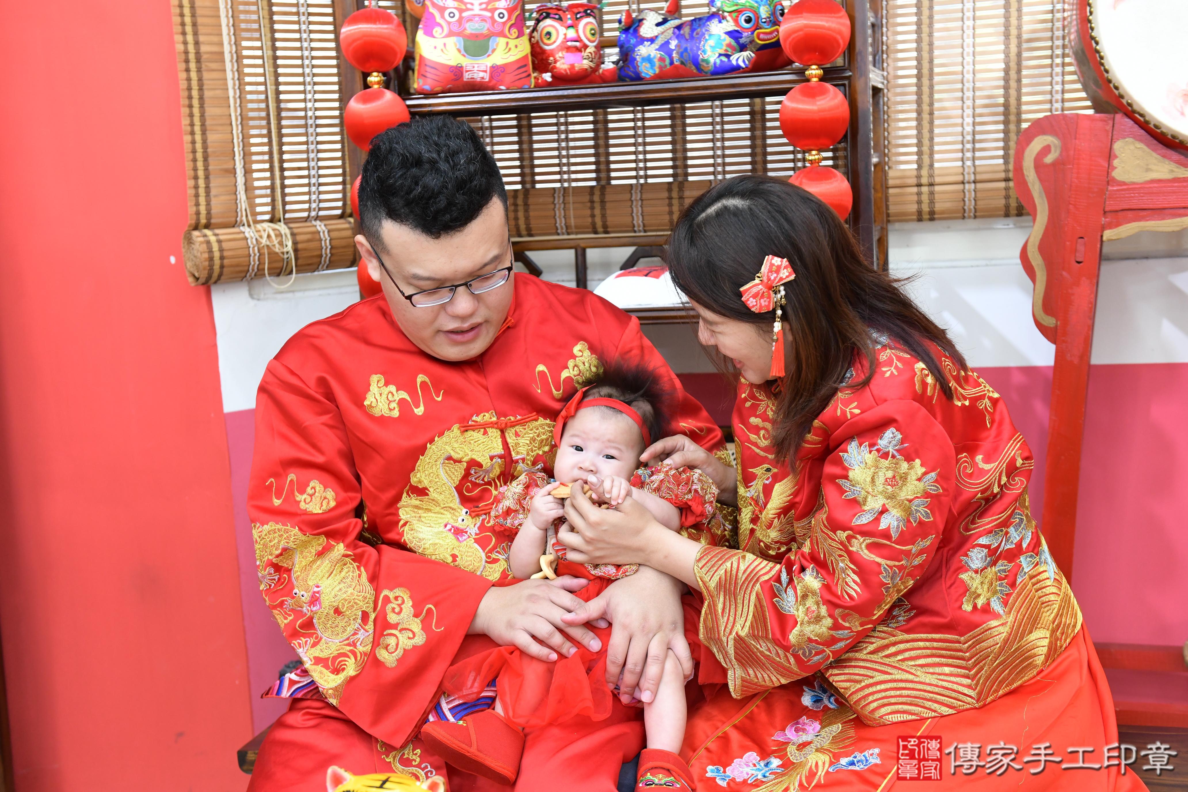 傳家手工印章高雄店、抓周、度脺、美式風會場、傳家嬰兒古禮、吉祥話、抓周道具物品24種、拍照。抓周證書。寶寶抓周、滿周歲、生日快樂、祝福