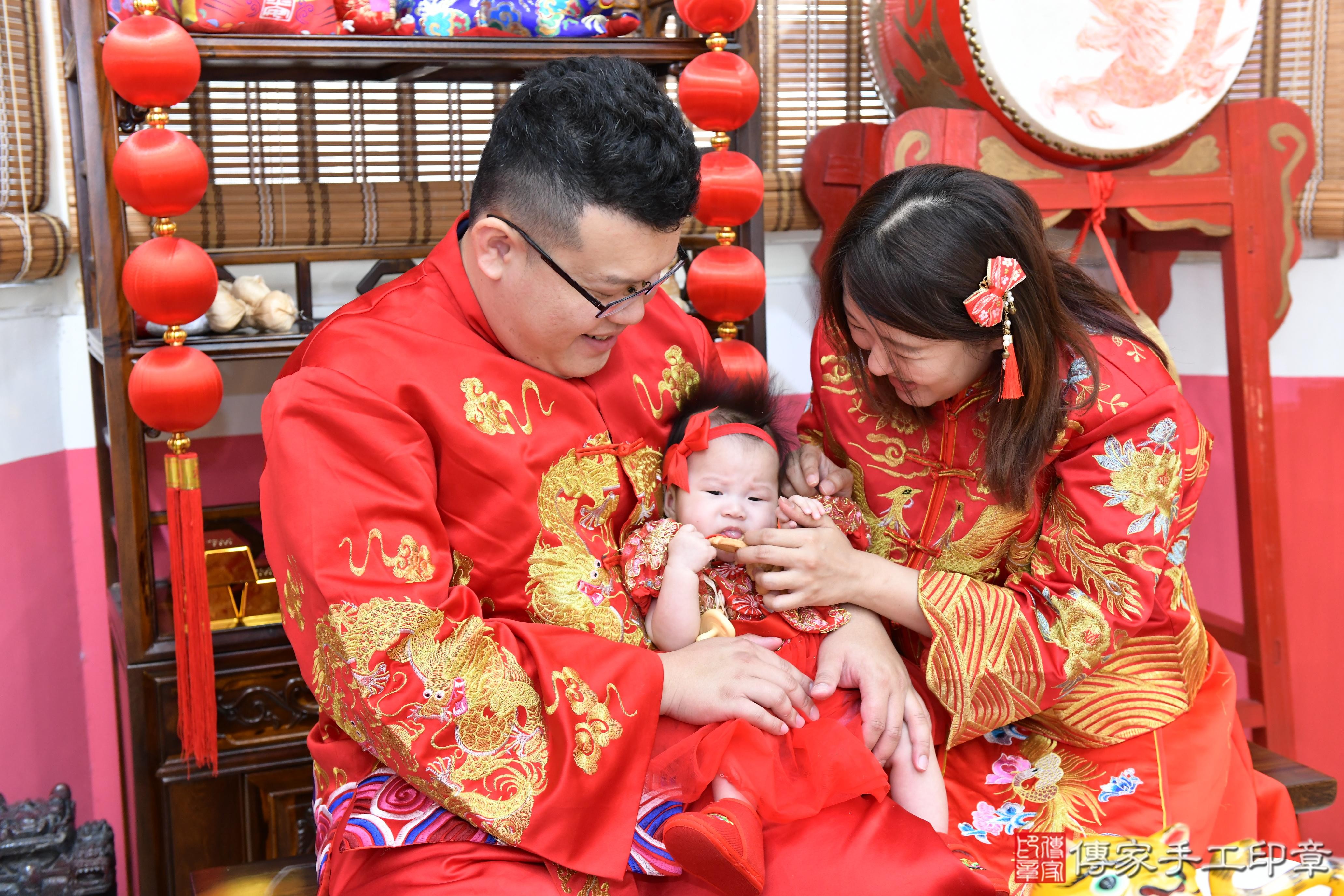 傳家手工印章高雄店、抓周、度脺、美式風會場、傳家嬰兒古禮、吉祥話、抓周道具物品24種、拍照。抓周證書。寶寶抓周、滿周歲、生日快樂、祝福